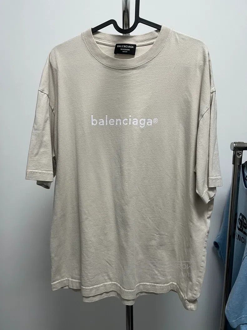 Balenciaga Balenciaga Beige Slogan Logo Short-Sleeve T-Shirt Size US S / EU 44-46 / 1 - 1 Thumbnail