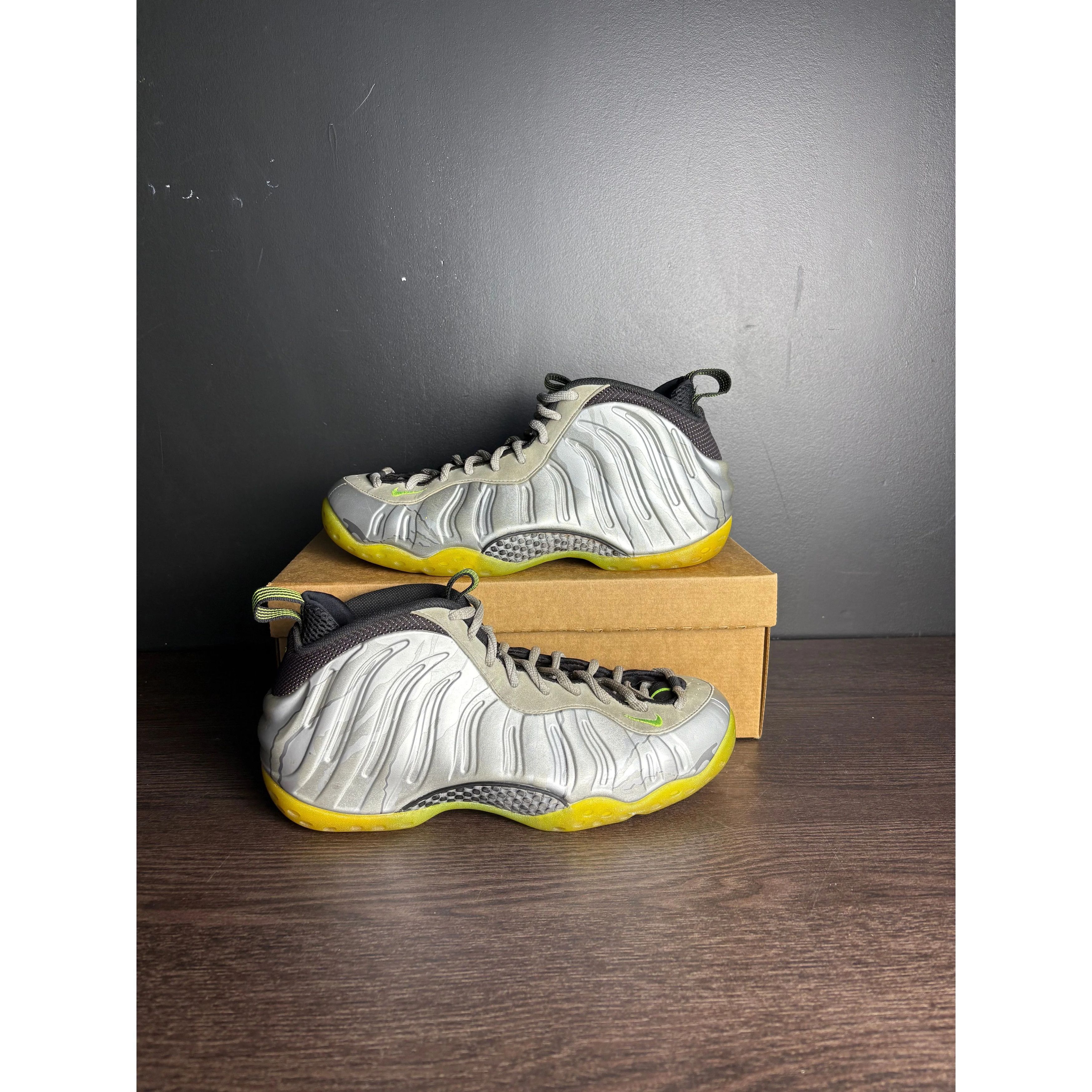 Nike Nike Air Foamposite One "Silver Volt Camo" **PRE-OWNED** REP. BOX - 11M Size US 11 / EU 44 - 1 Thumbnail