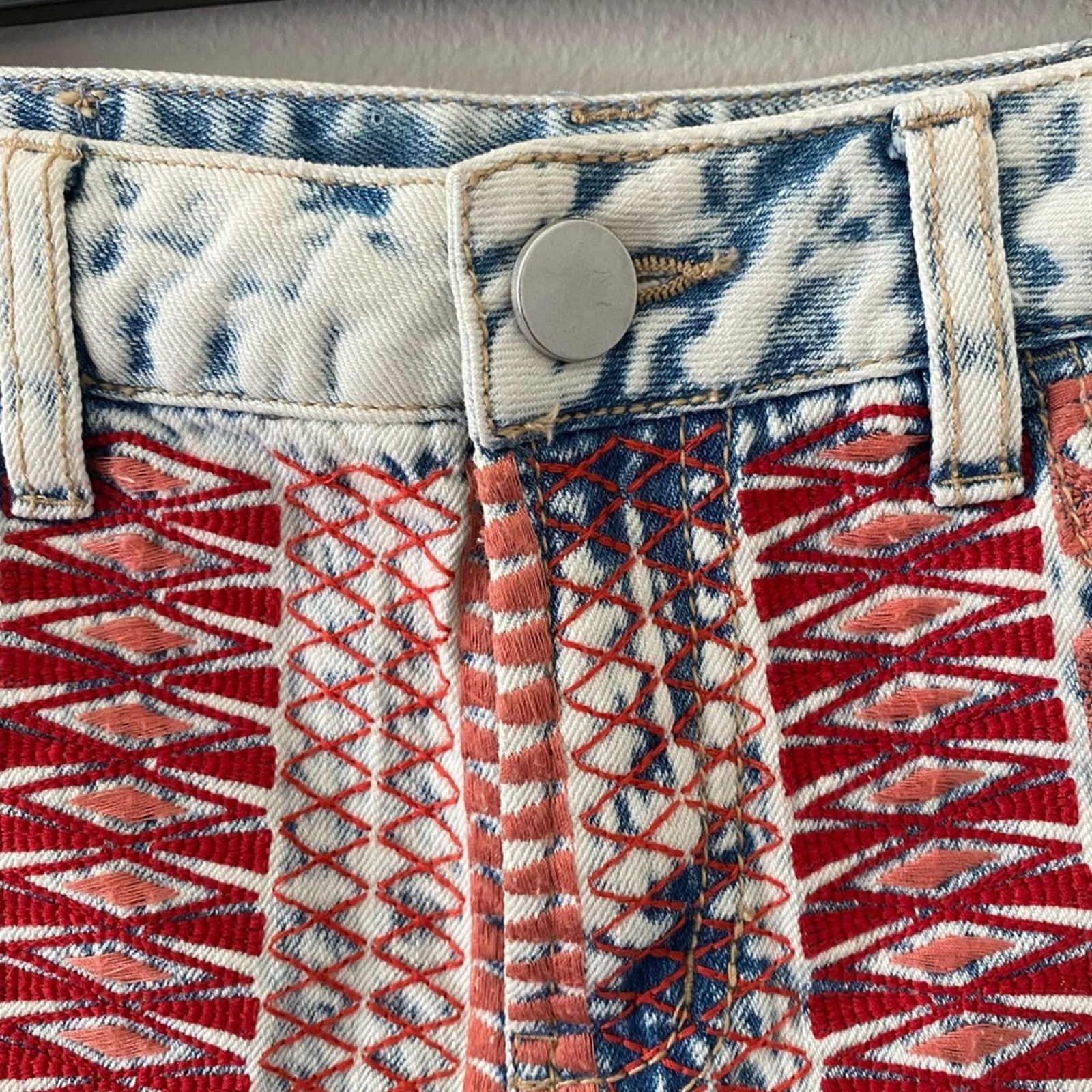 Other Design Lab Stonewashed Embroidered Jean Shorts Size 26" / US 2 / IT 38 - 8 Thumbnail