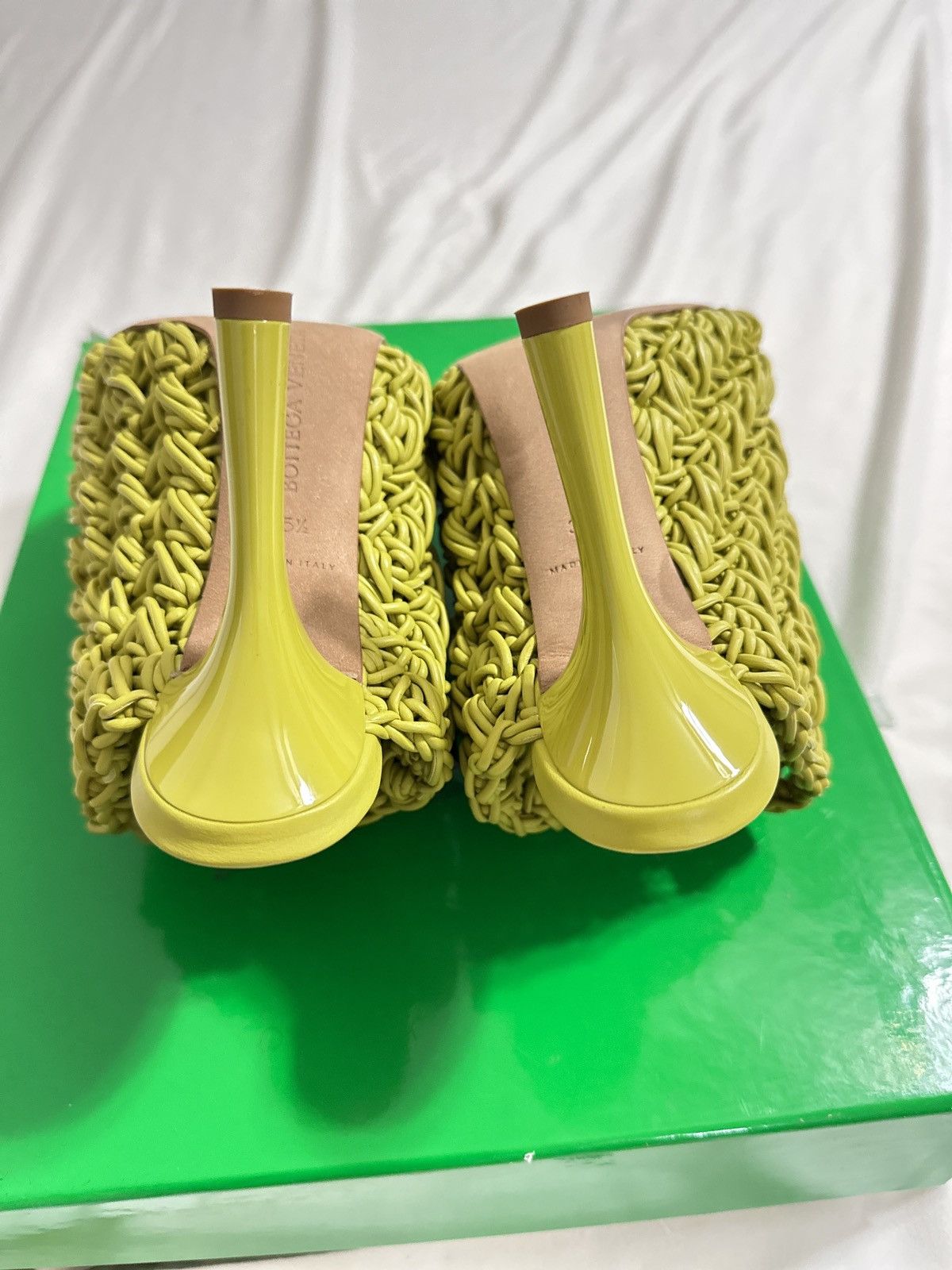 Bottega Veneta Bottega Veneta Mules in shiny crochet Nappa leather/5.5 Size US 5.5 / IT 35.5 - 6 Thumbnail