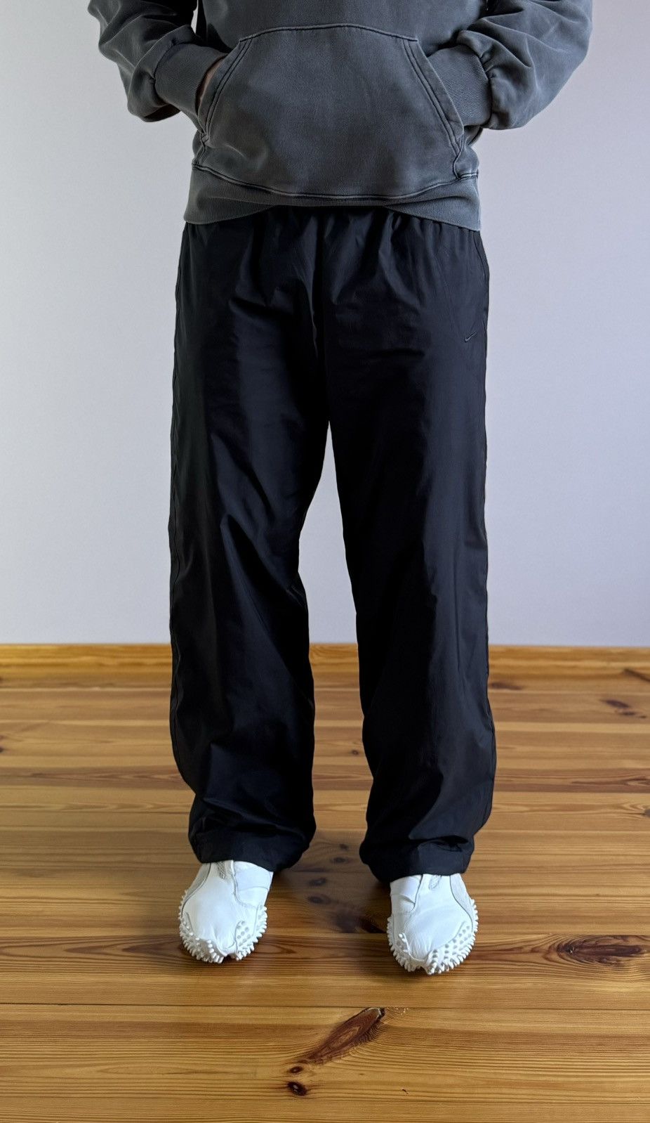 Vintage Vintage Nike Nylon Black Logo Pants Size US 33 - 11 Thumbnail