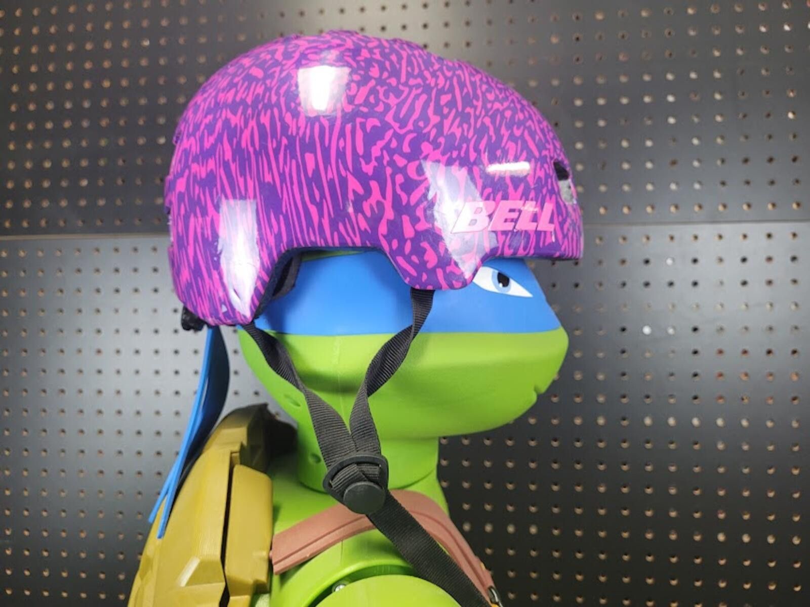 Unknown London Purple helmet with minor signs of use. Turtle not included. Size ONE SIZE - 4 Thumbnail