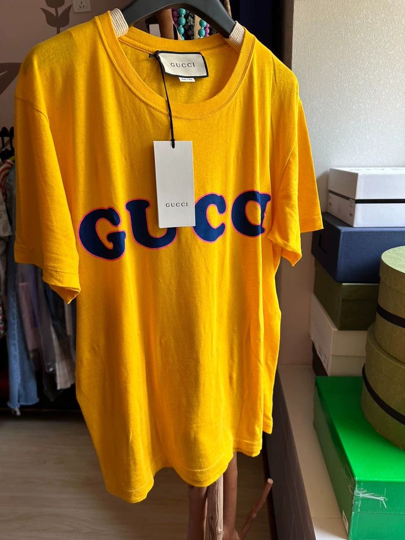 Gucci Short-sleeved T-shirt with large logo on the chest 25
