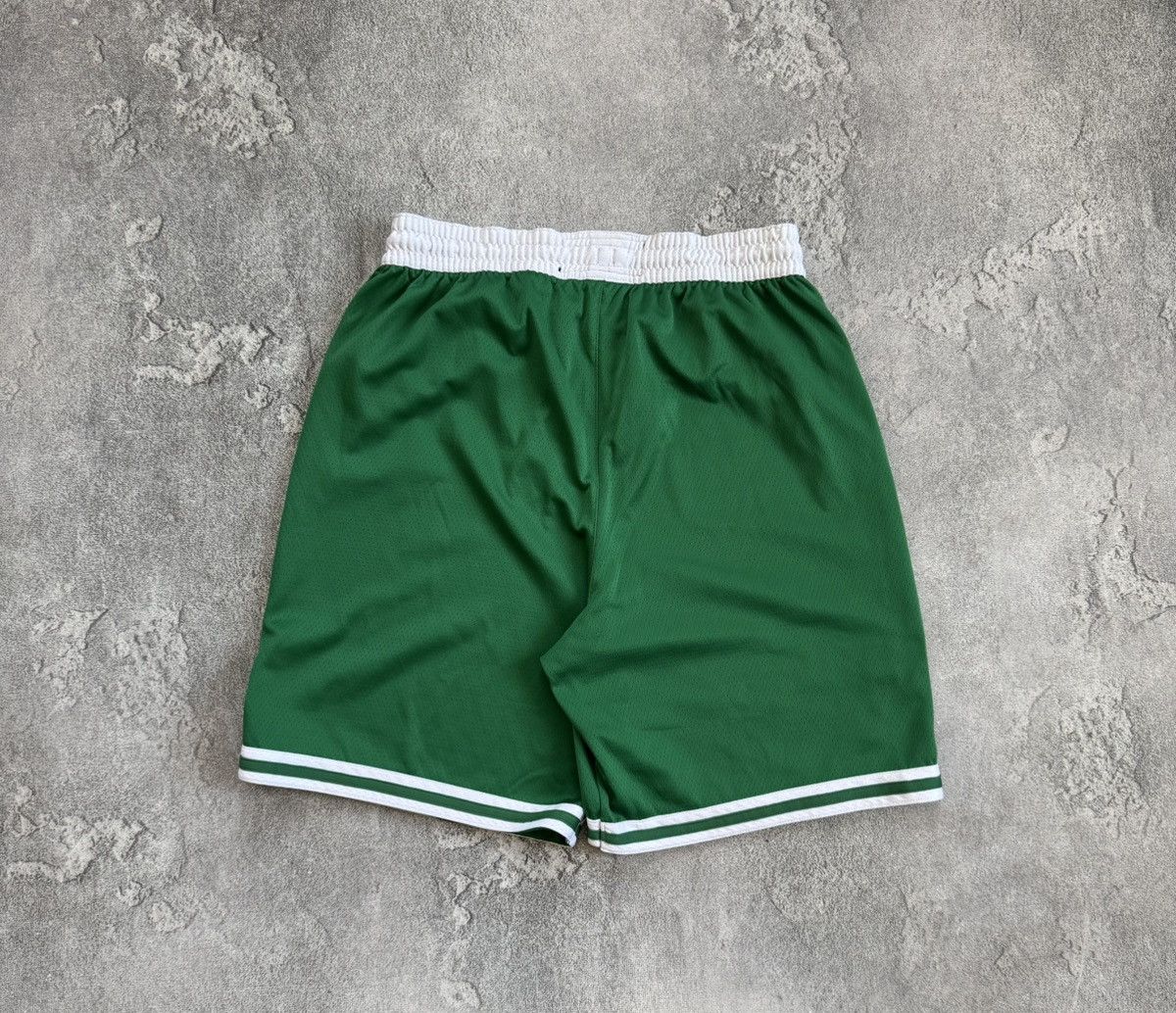 Nike Nike Boston Celtics L/size NBA green shorts 🩳 Size US 34 / EU 50 - 11 Thumbnail