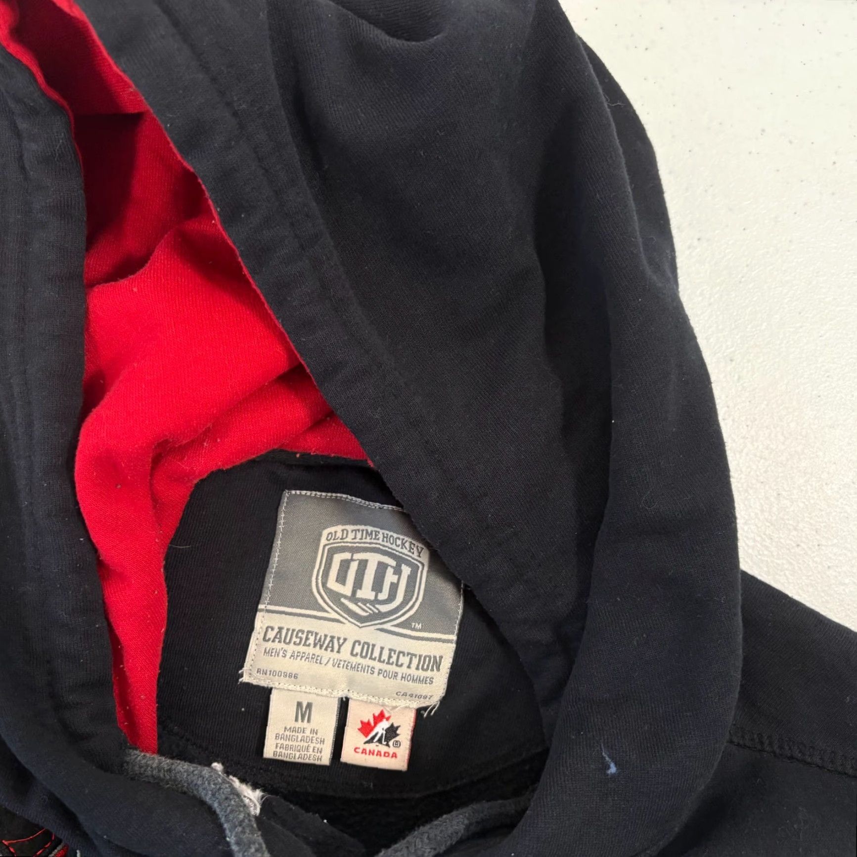 Team Canada Mens Hoodie Size M Black Embroidered Fleece Pullover