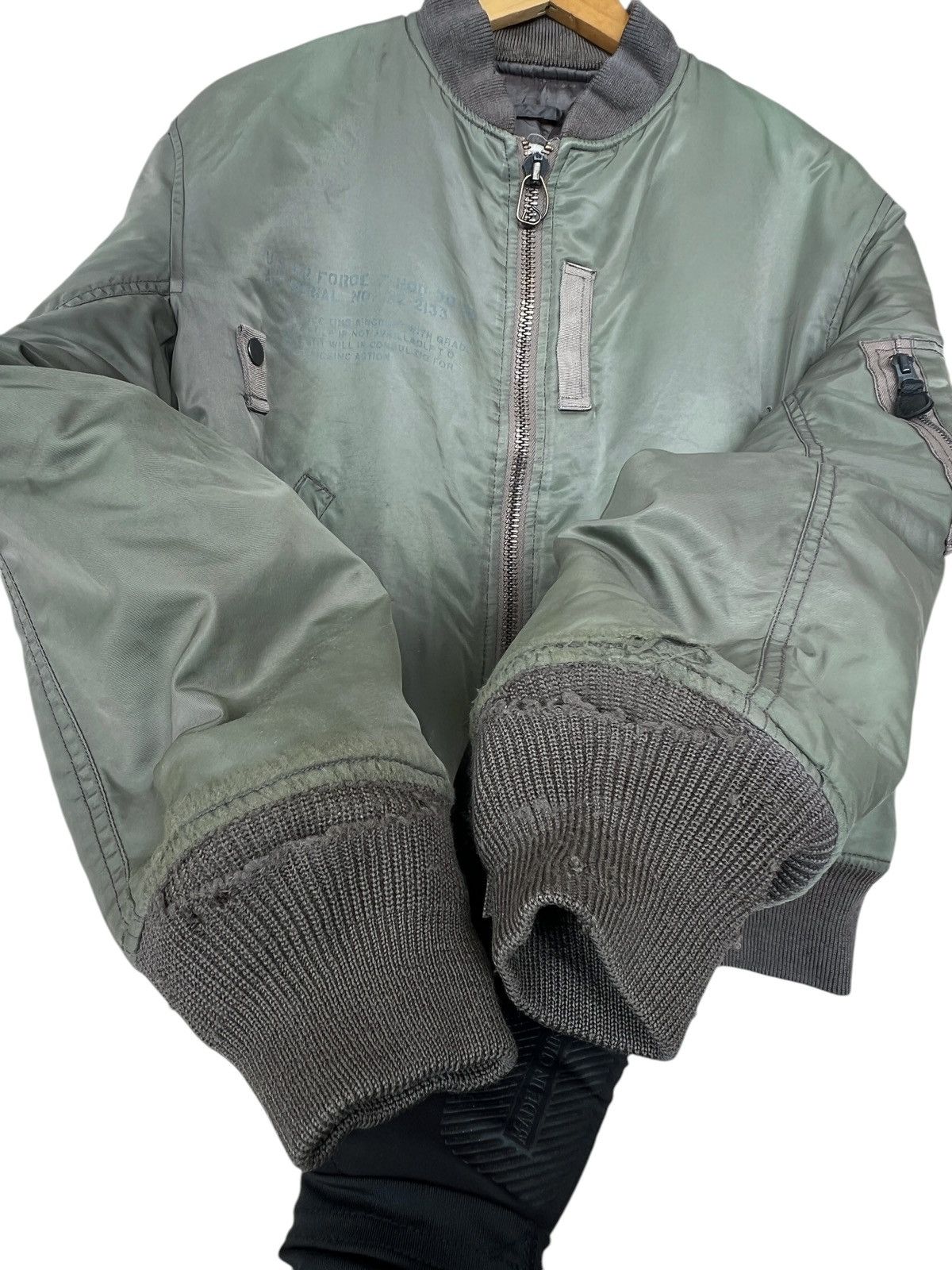Avirex PICK🔥🔥Avirex USAF Distressed Ma1 Bomber Jacket Size US M / EU 48-50 / 2 - 14 Thumbnail
