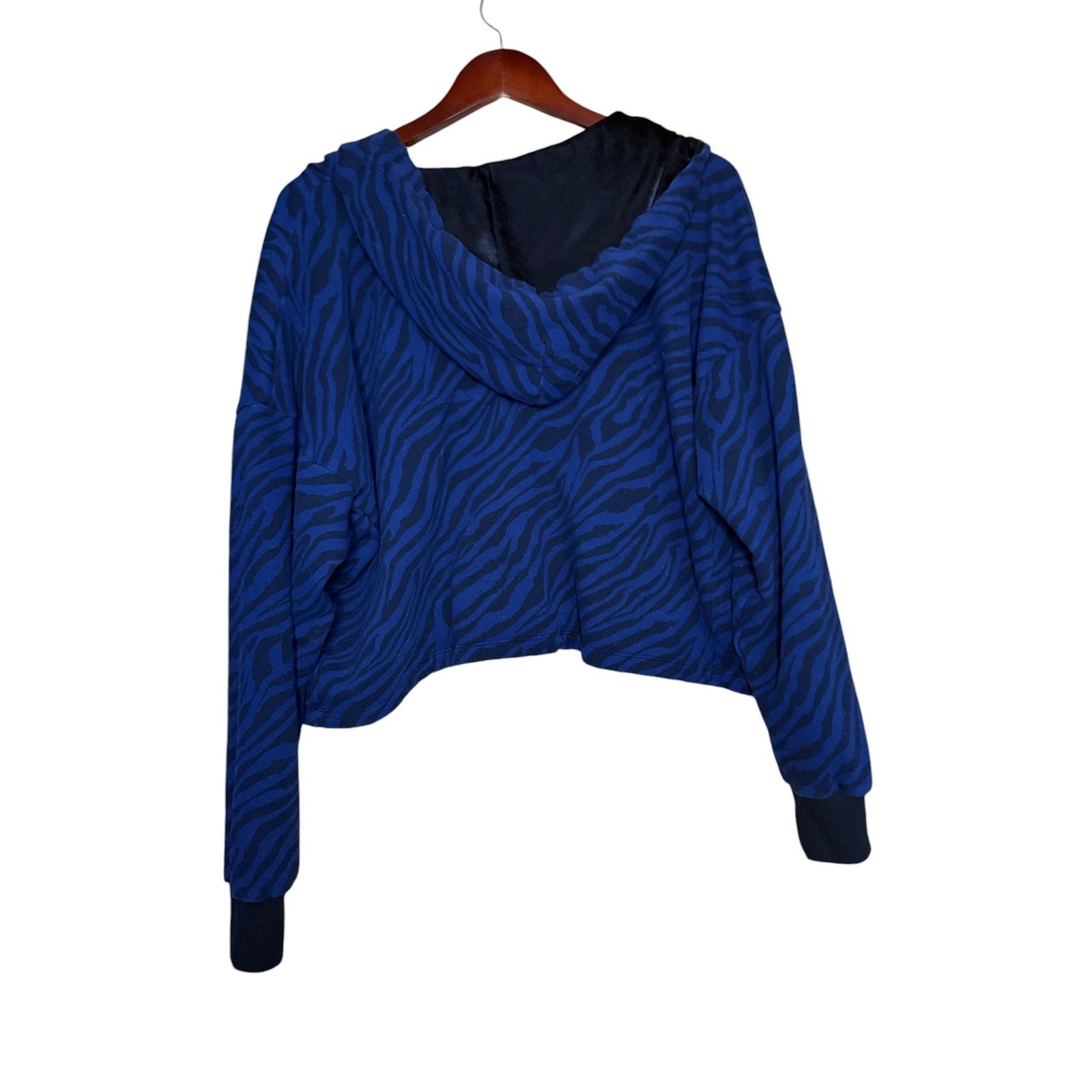 Victoria's Secret Victoria's Secret Blue Zebra Animal Print Hoodie Size Medium Size M / US 6-8 / IT 42-44 - 2 Thumbnail