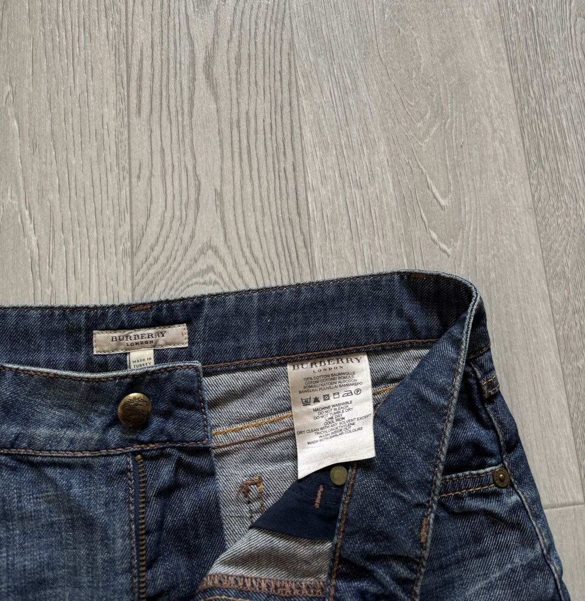 Burberry Vintage Burberry Denim Mini Skirt Y2K Size 26" / US 2 / IT 38 - 2 Thumbnail