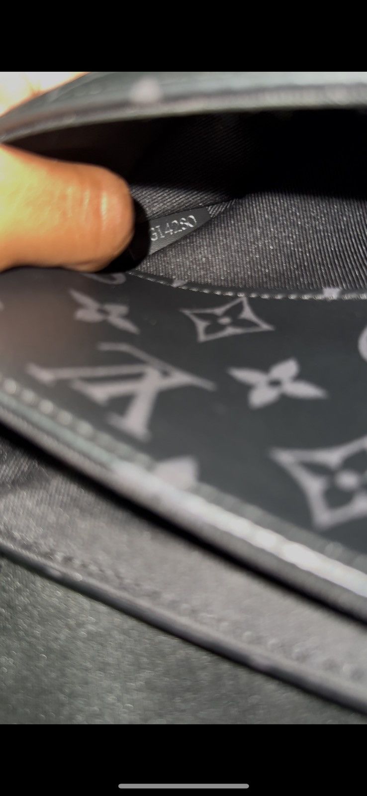 Designer District PM small Louis Vuitton messenger bag! OG ALL Size ONE SIZE - 4 Thumbnail