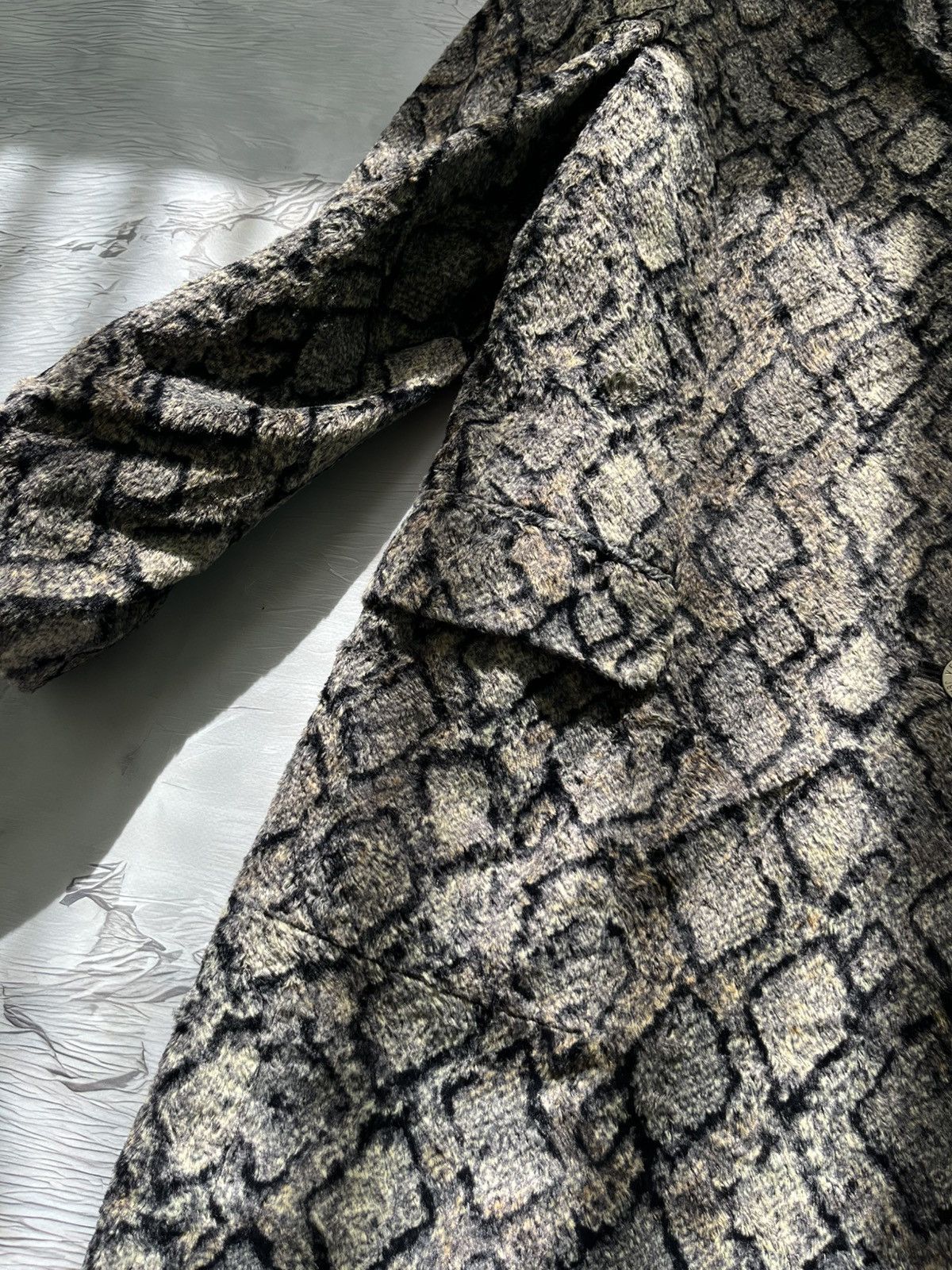 Versace Jeans Couture Versace Jeans Couture Python Fur Coat Archival Clothing Rare Size L / US 10 / IT 46 - 5 Thumbnail