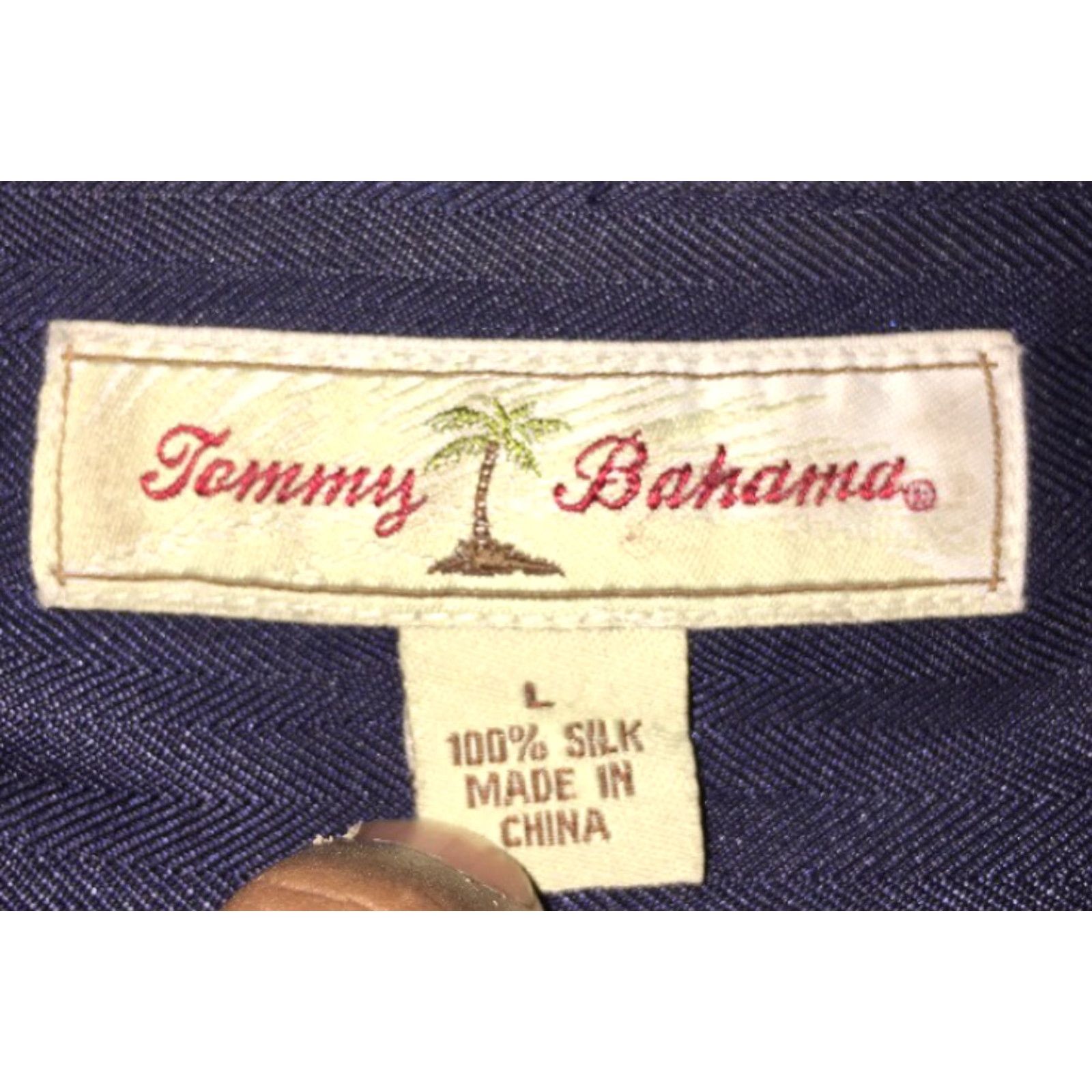 Tommy Bahama VINTAGE Tommy Bahama Shirt Hawaiian Mens Navy Blue 100% Silk Size L Short Sleeve Solid Pattern Button-Up Front Hole in back Recovery? Size US L / EU 52-54 / 3 - 7 Thumbnail
