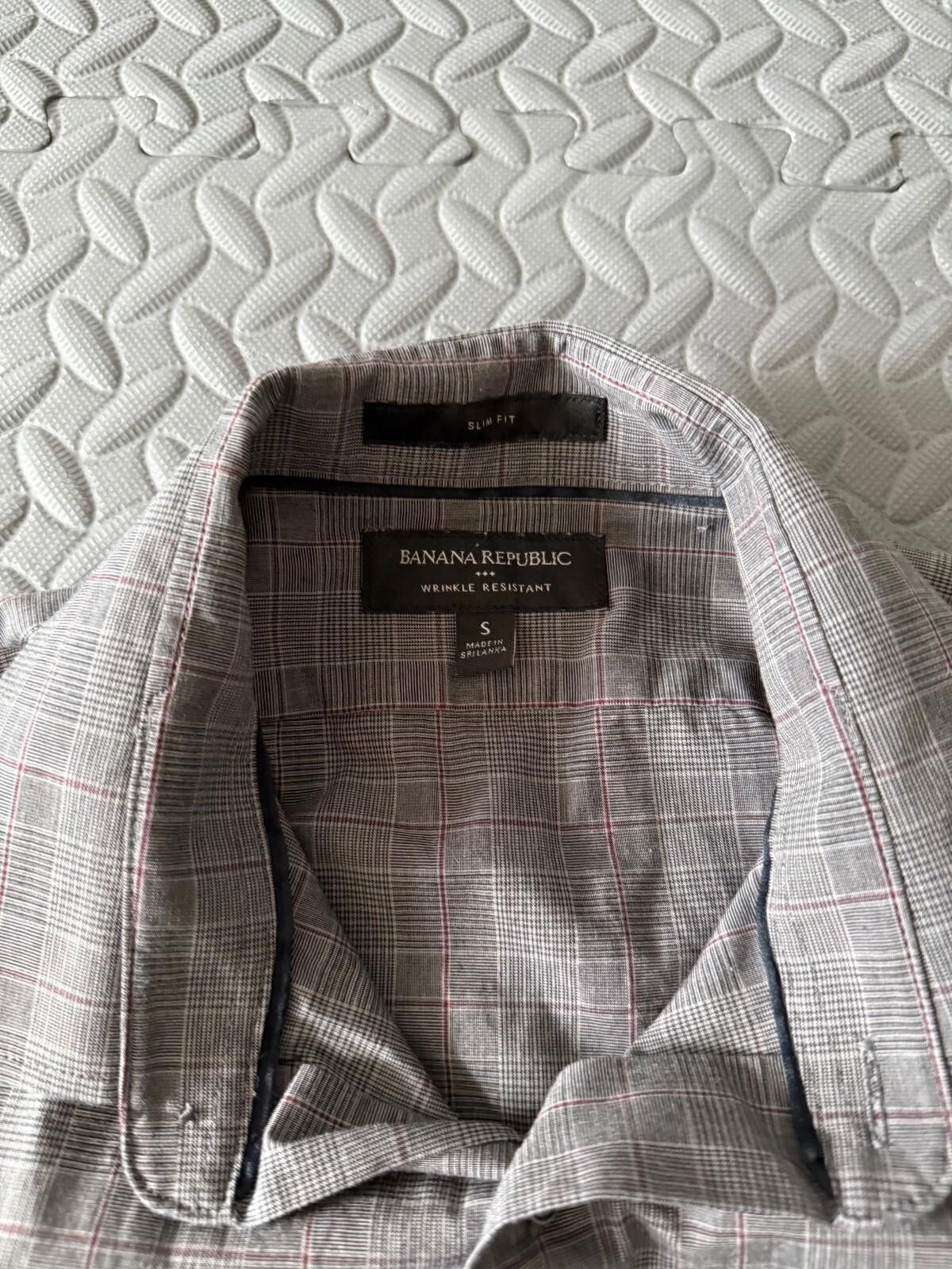 Banana Republic Banana Republic Shirt Men Wrinkle Resistant Slim Button-Up S Size US S / EU 44-46 / 1 - 3 Thumbnail