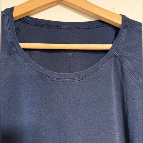 Lululemon Lululemon Navy Blue Long Sleeve Performance Top (Ap. M, 18”) Size M / US 6-8 / IT 42-44 - 3 Thumbnail