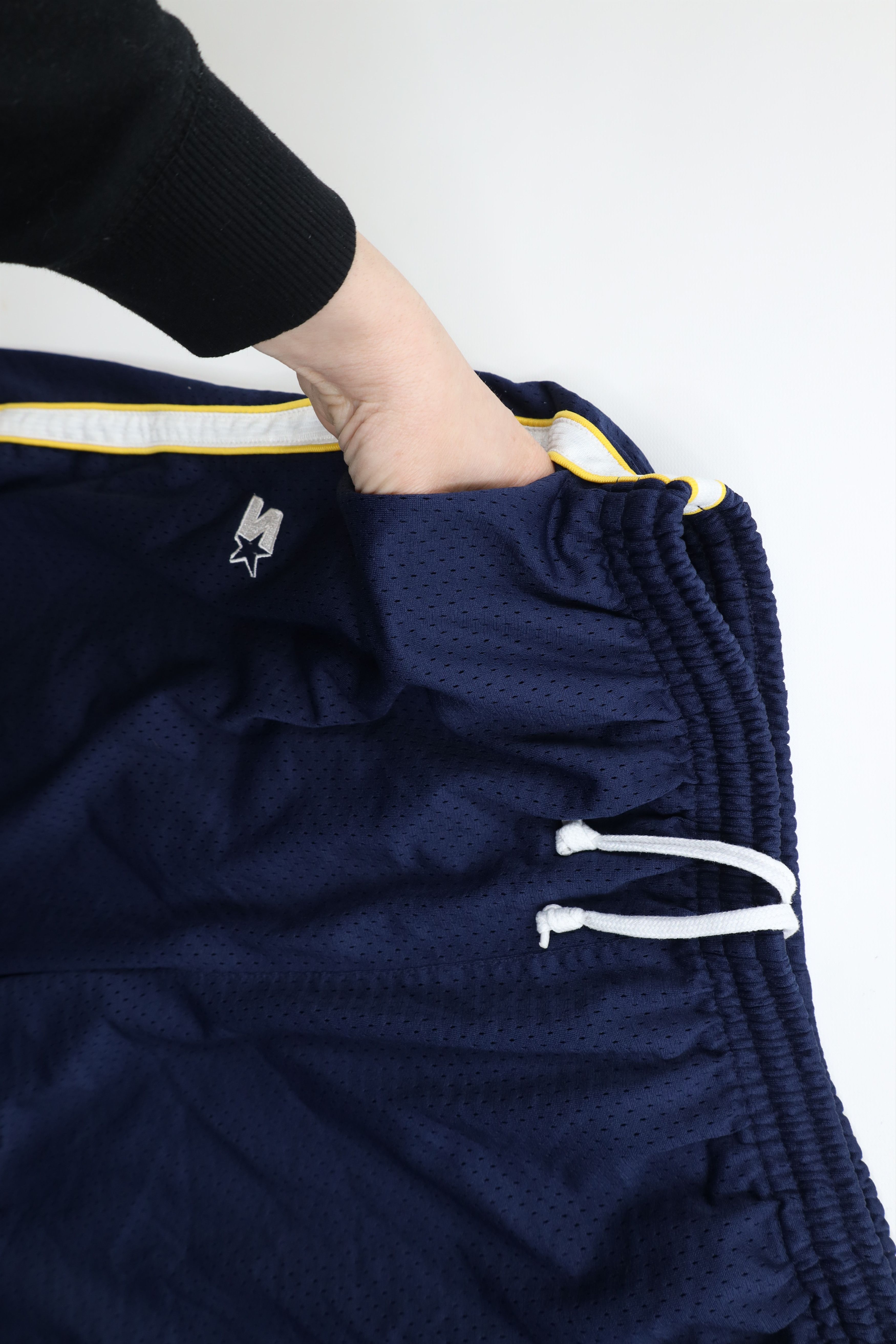 Starter × Vintage Vintage 90s Starter University of Michigan Basketball Shorts Size US 34 / EU 50 - 7 Thumbnail