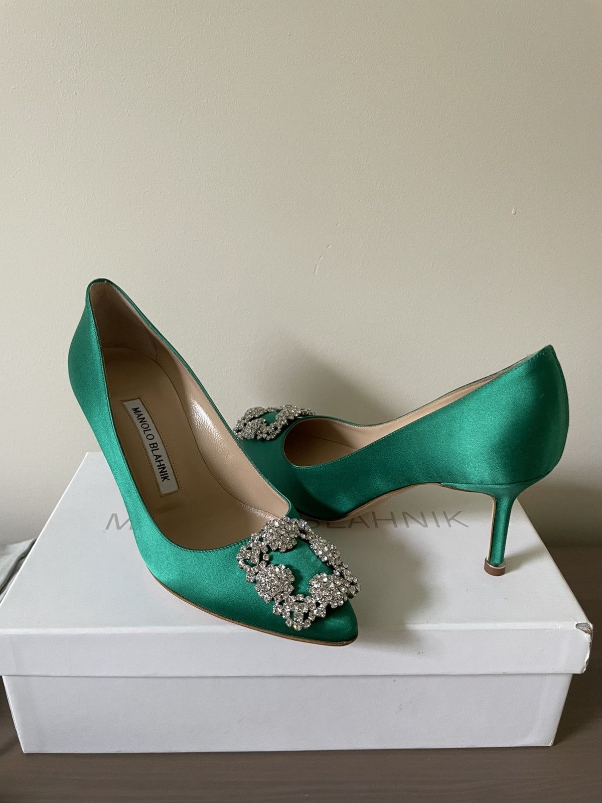 Manolo Blahnik Manolo Blahnik Hangisi Satin Pumps in Green Size US 6.5 / IT 36.5 - 2 Thumbnail