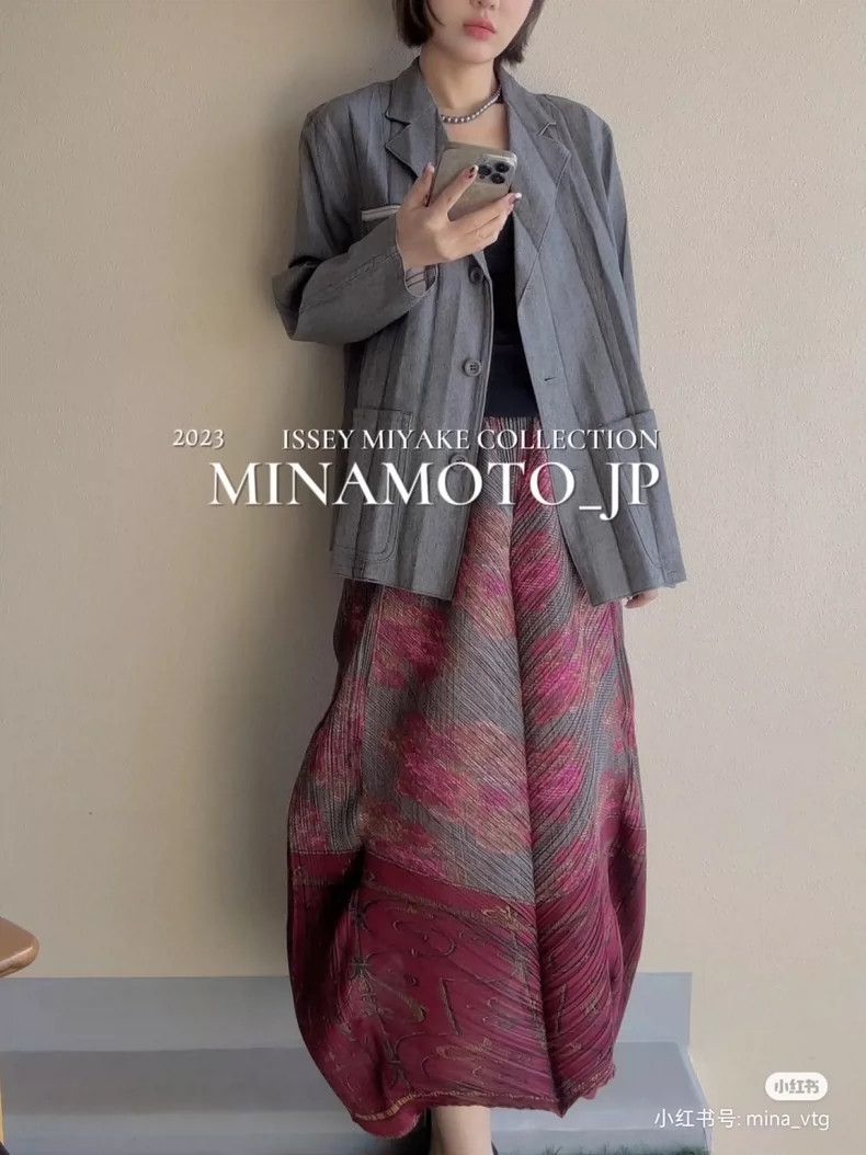 Issey Miyake Issey Miyake size:5 A mid-ancient peony and classical rose Size 22" - 9 Thumbnail