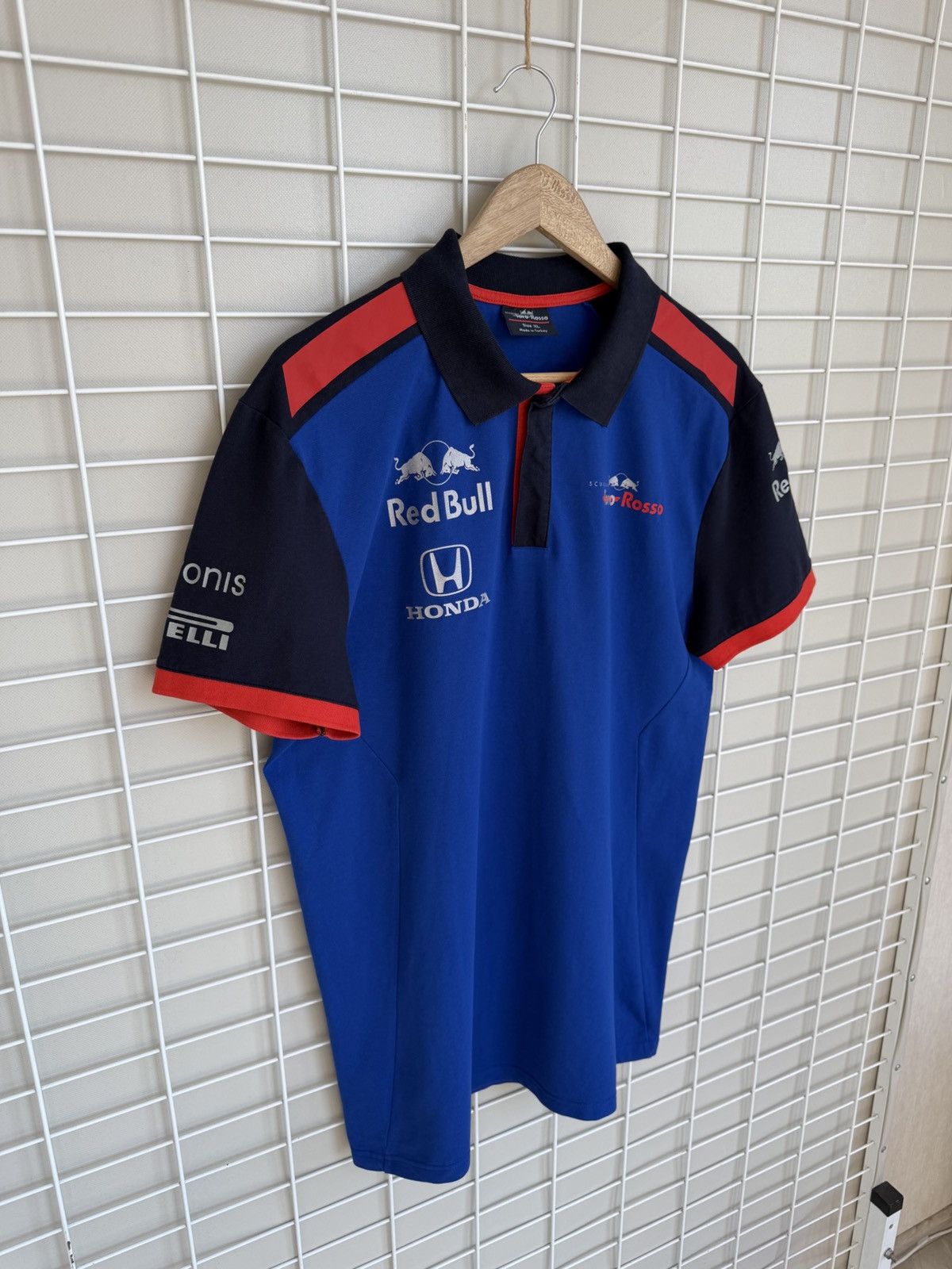 Red Bull Scuderia Red Bull Toro Rosso Racing Shirt Mens Size L/XL Size US XL / EU 56 / 4 - 5 Thumbnail