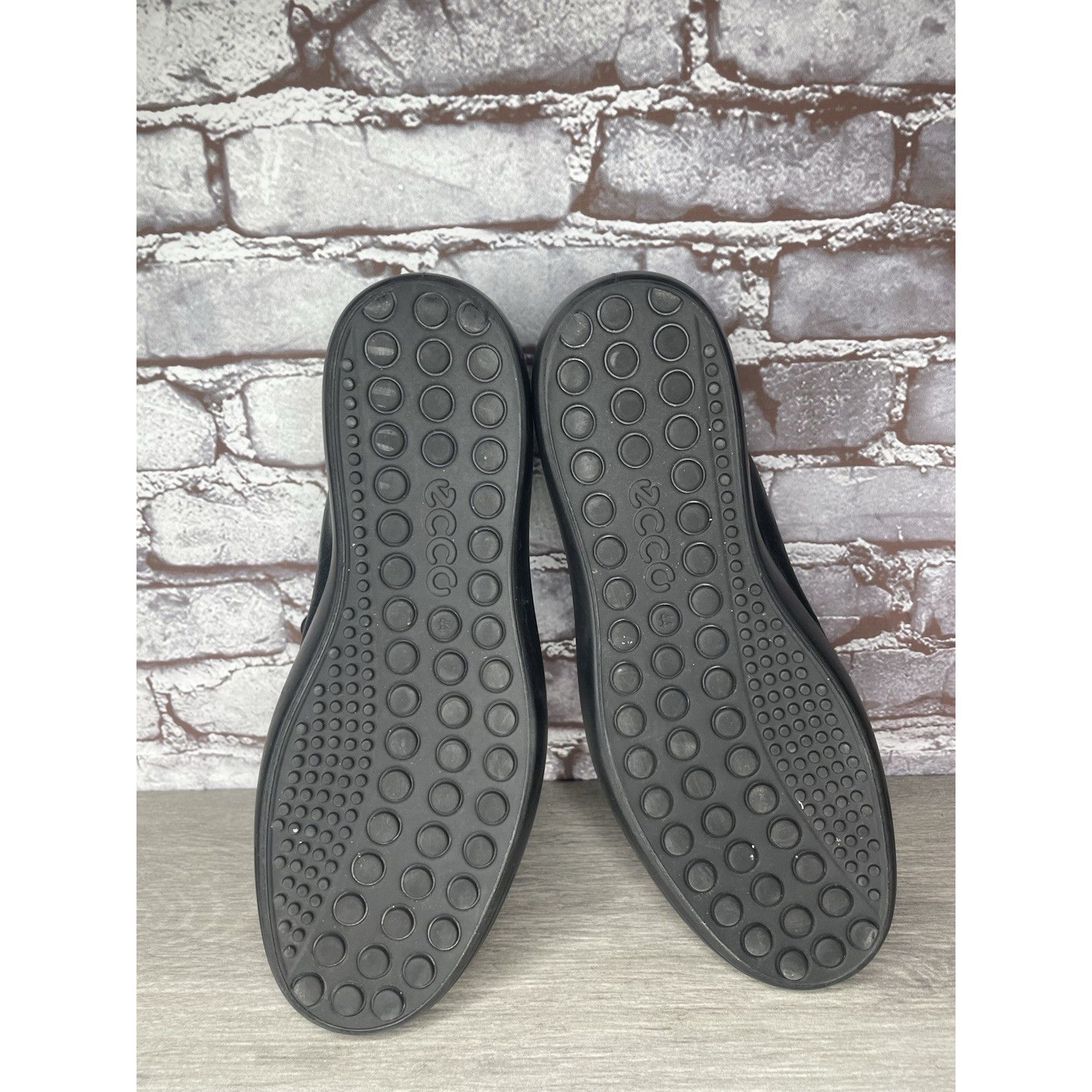 Ecco ECCO Danish Design Black Leather Triple Black Casual Sneaker Size US 10 / EU 43 - 8 Thumbnail