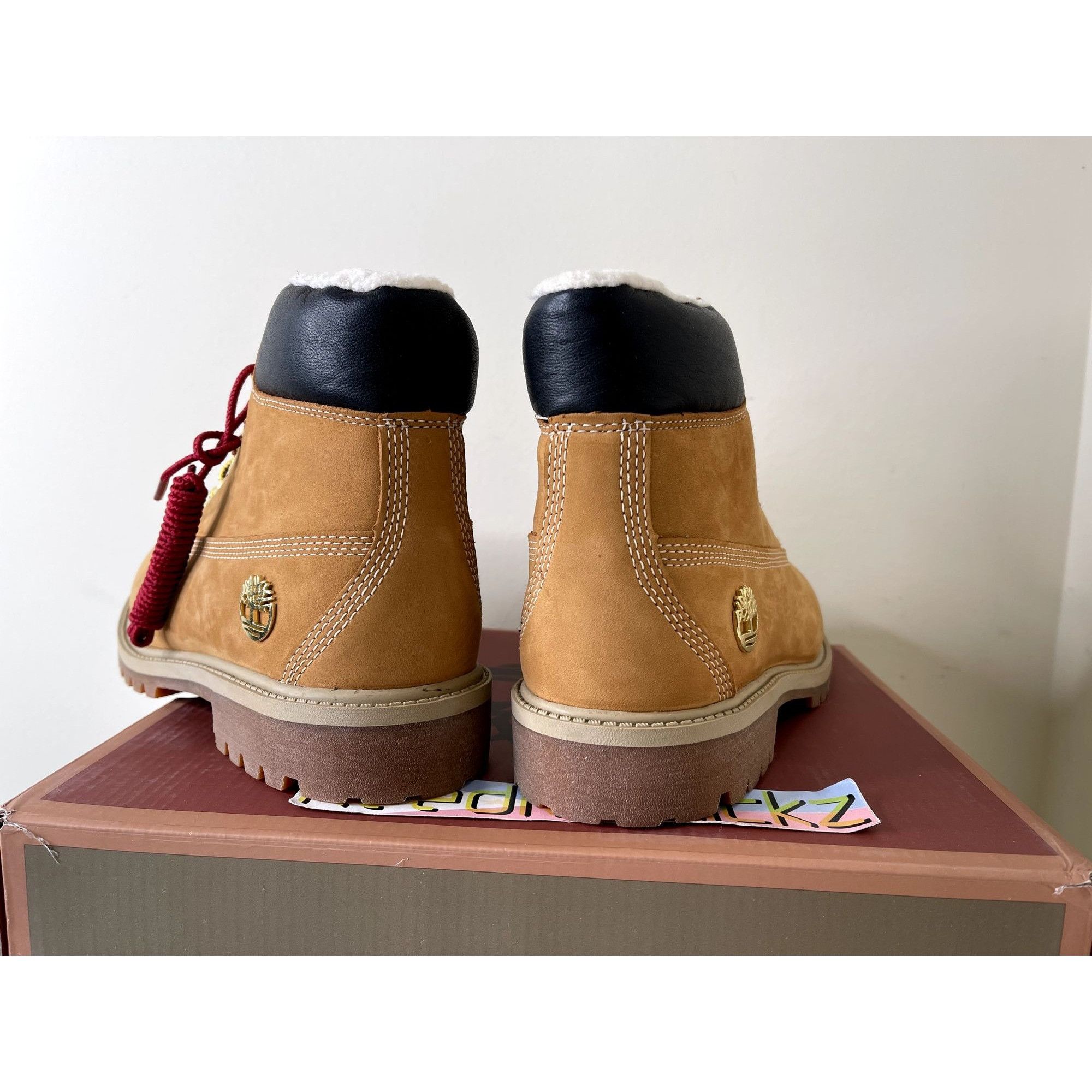 Timberland Timberland Boots 6 inch Shearling Wheat Kids 6Y Size US 6 / EU 39 - 4 Thumbnail