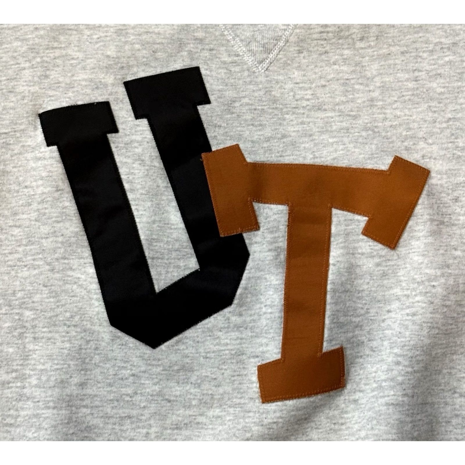 Russell Athletic VINTAGE Texas Longhorns UT Embroidered Logo Crewneck Sweatshirt XL Russell Athletic, Gray, Fleece, 90s, Unisex Adults Size US XL / EU 56 / 4 - 3 Thumbnail