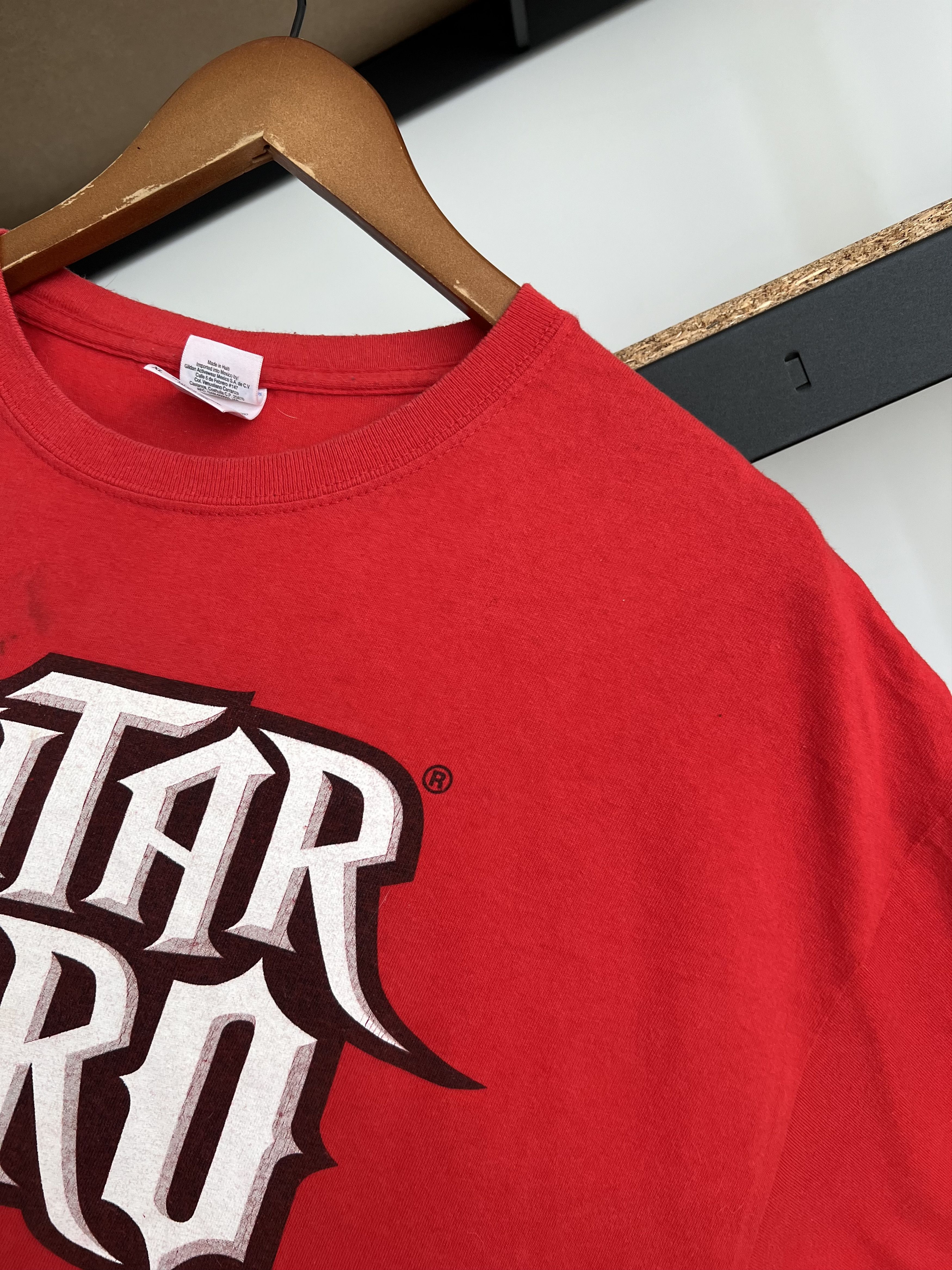 The Game Vintage 2007 Guitar Hero Video Game Playstation Red T-shirt Size US XL / EU 56 / 4 - 10 Thumbnail