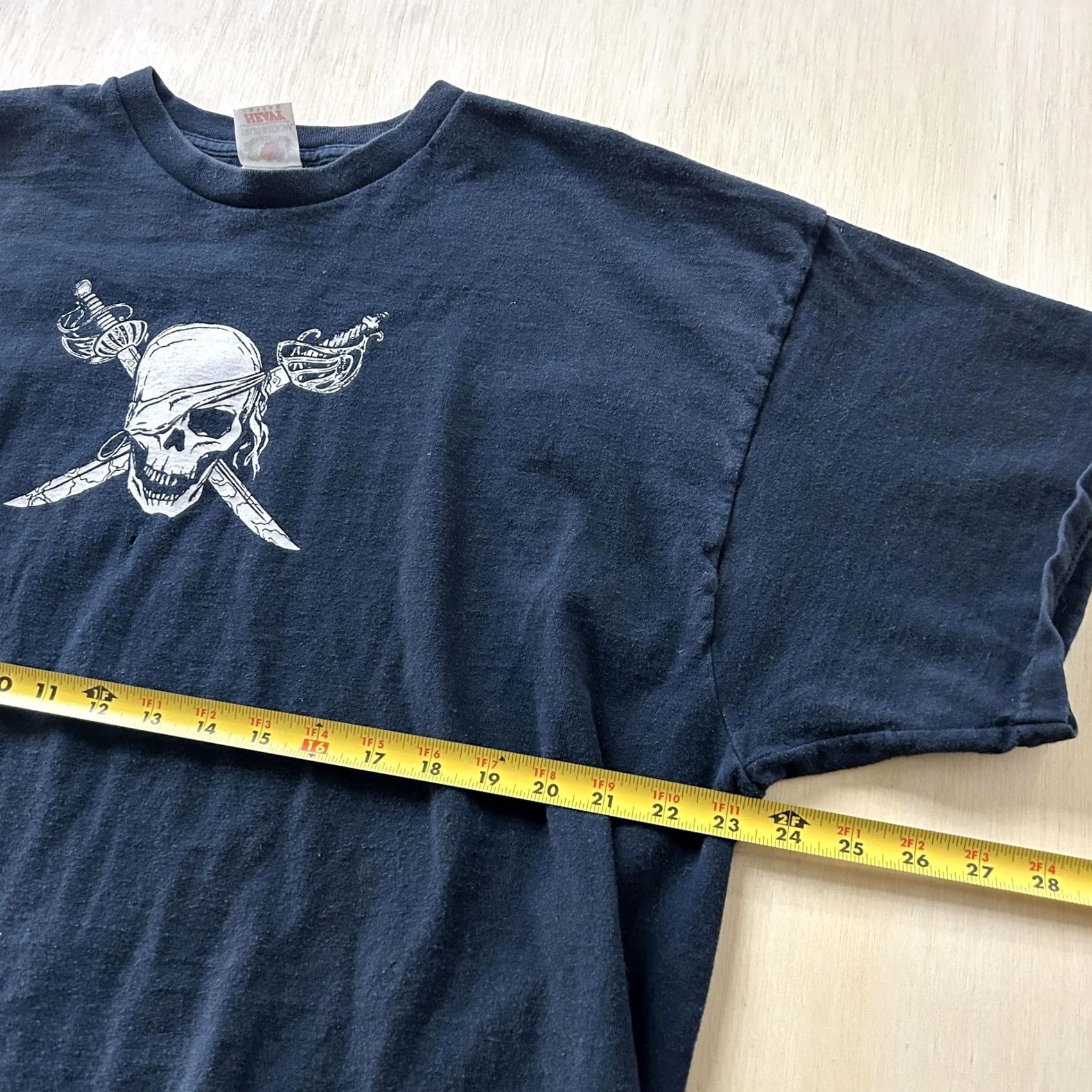 Fruit Of The Loom Vintage Fruit of the Loom Pirates Skull Graphic T-Shirt Mens 2XL Black Crew Neck Short Sleeve Tee Size US XXL / EU 58 / 5 - 4 Thumbnail