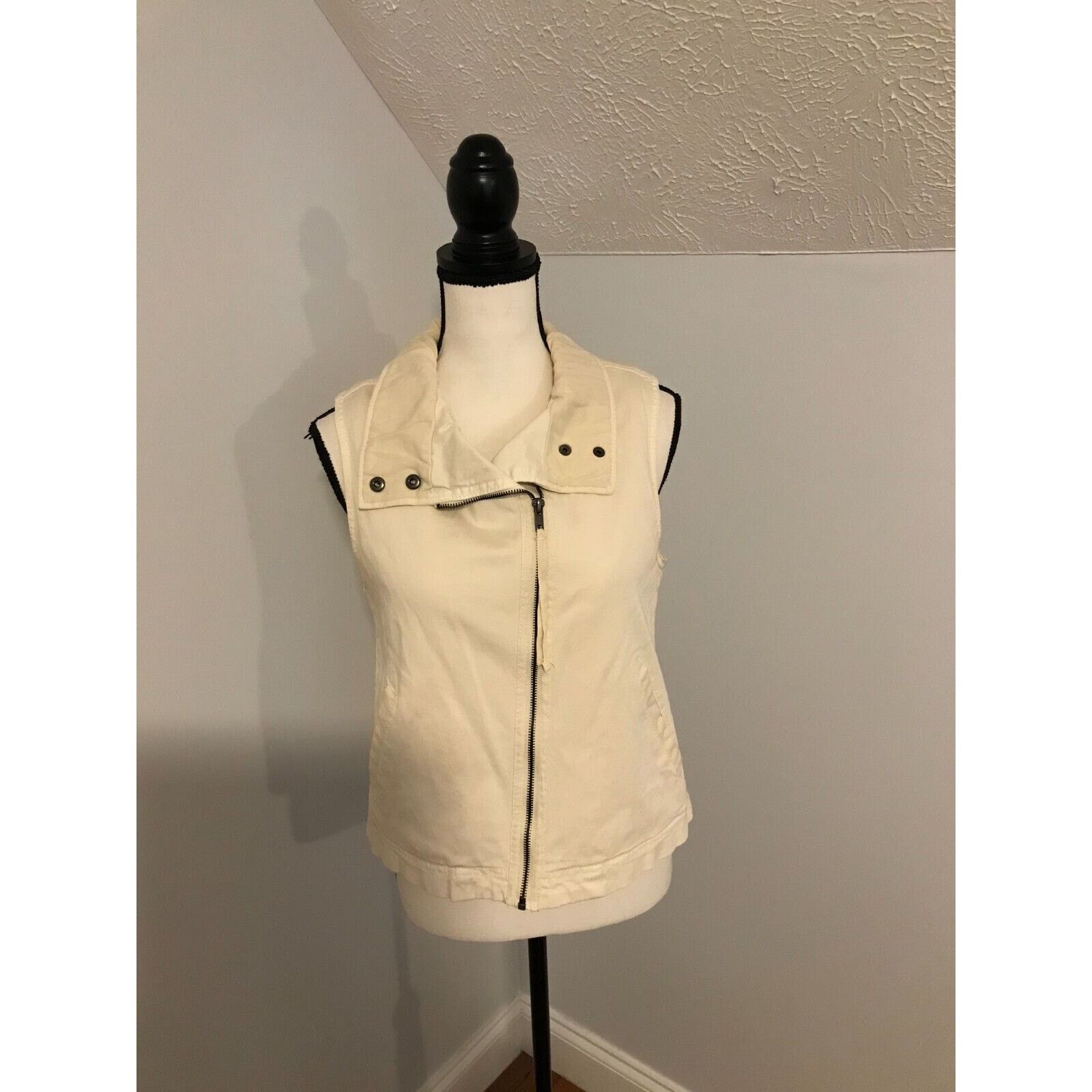 Anthropologie Anthropologie Marrakech Cream/Ivory Fleece Lined Vest Size M / US 6-8 / IT 42-44 - 1 Thumbnail