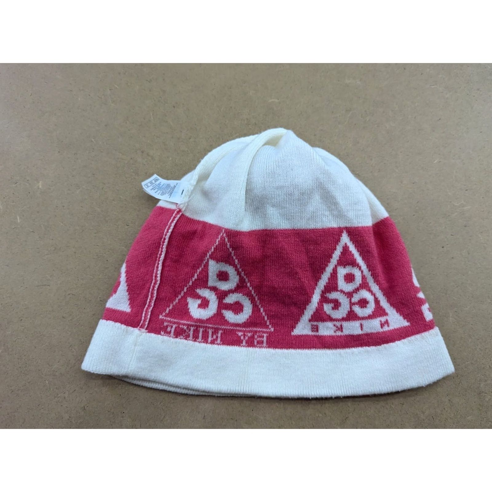 Nike Nike Beanie Hat One Size Pom Pom White Pink, Unisex Adults, Knit Acrylic, Vintage? (ACG) 2007 - 2007 not Vintage, Solid Pattern, Casual Size ONE SIZE - 4 Thumbnail