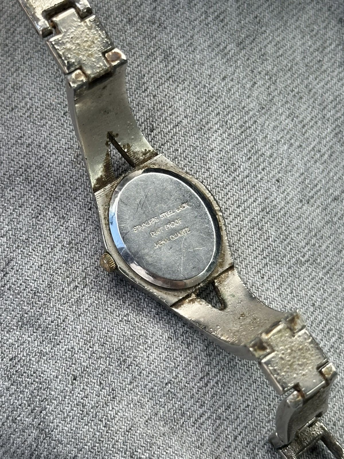 Gucci Vintage 90s Gucci Dress Wrist Watch Swiss Made Quartz Woman Size ONE SIZE - 12 Thumbnail