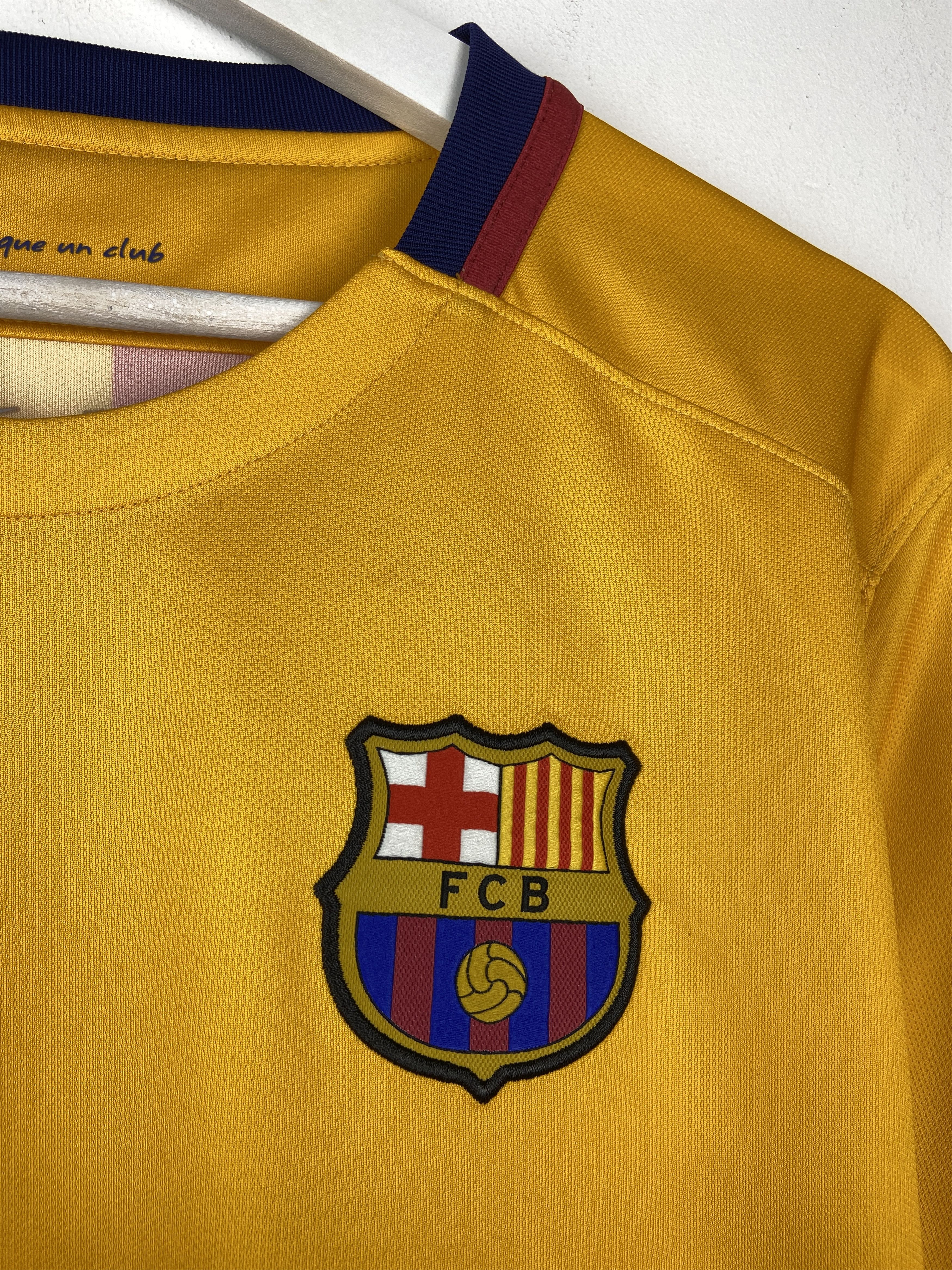 Nike Barcelona 2015 Away Soccer Jersey Football Shirt Size US L / EU 52-54 / 3 - 6 Thumbnail