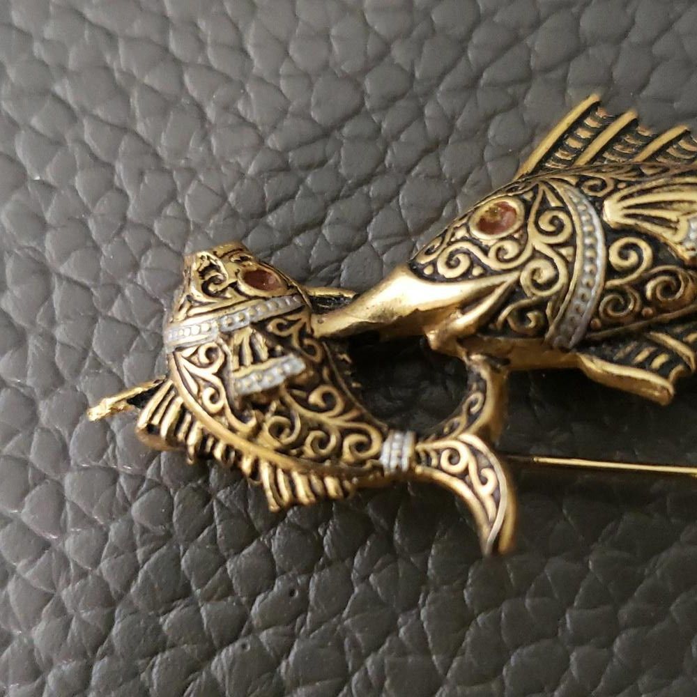 Designer Vintage Damascene Brooch Swordfish spearing Small Fish Size ONE SIZE - 2 Thumbnail