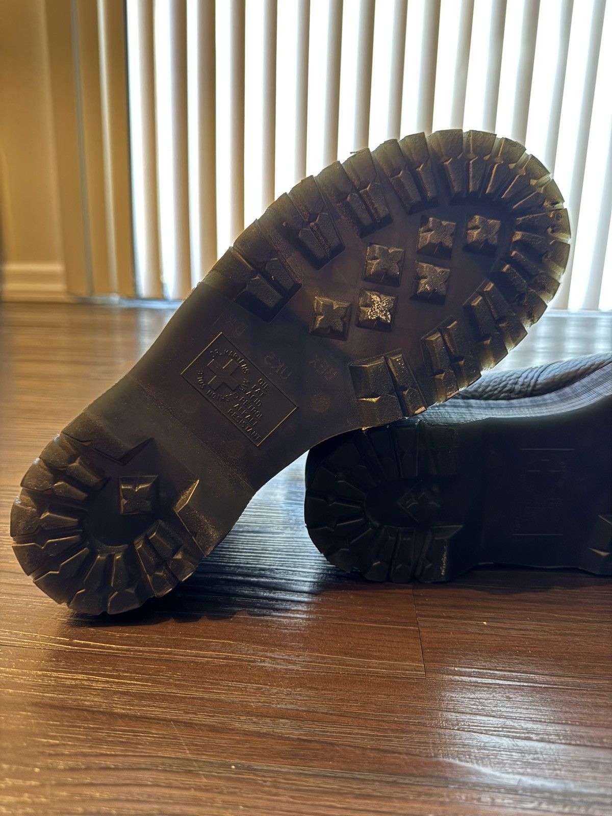 Dr. Martens Devon Heart Size US 7.5 / IT 37.5 - 5 Thumbnail