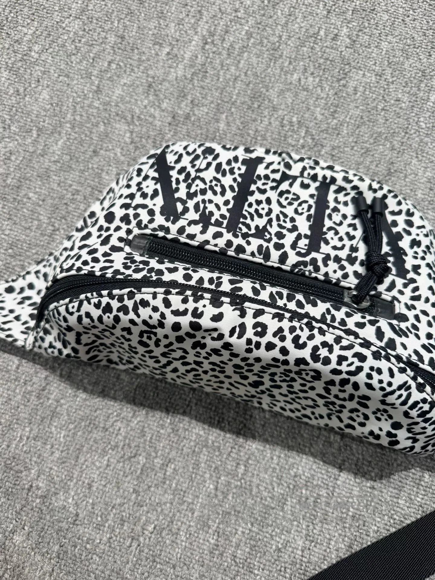 Valentino Valentino Black White Leopard Fanny Pack. Size ONE SIZE - 3 Thumbnail