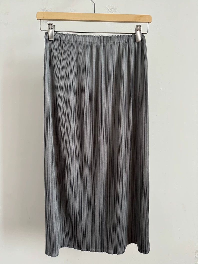 Issey Miyake Issey Miyake size:1 Grey pleated skirt Size 22" - 2 Thumbnail