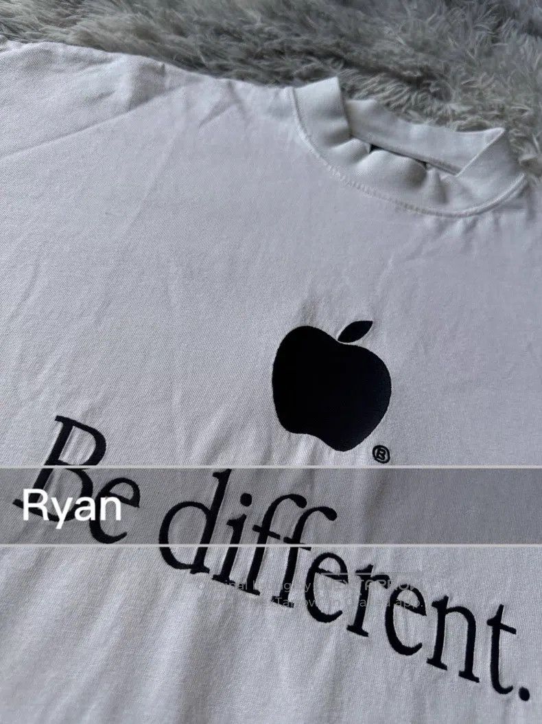 Balenciaga Balenciaga Off-white Apple Embroidered Short Sleeve Size US S / EU 44-46 / 1 - 3 Thumbnail