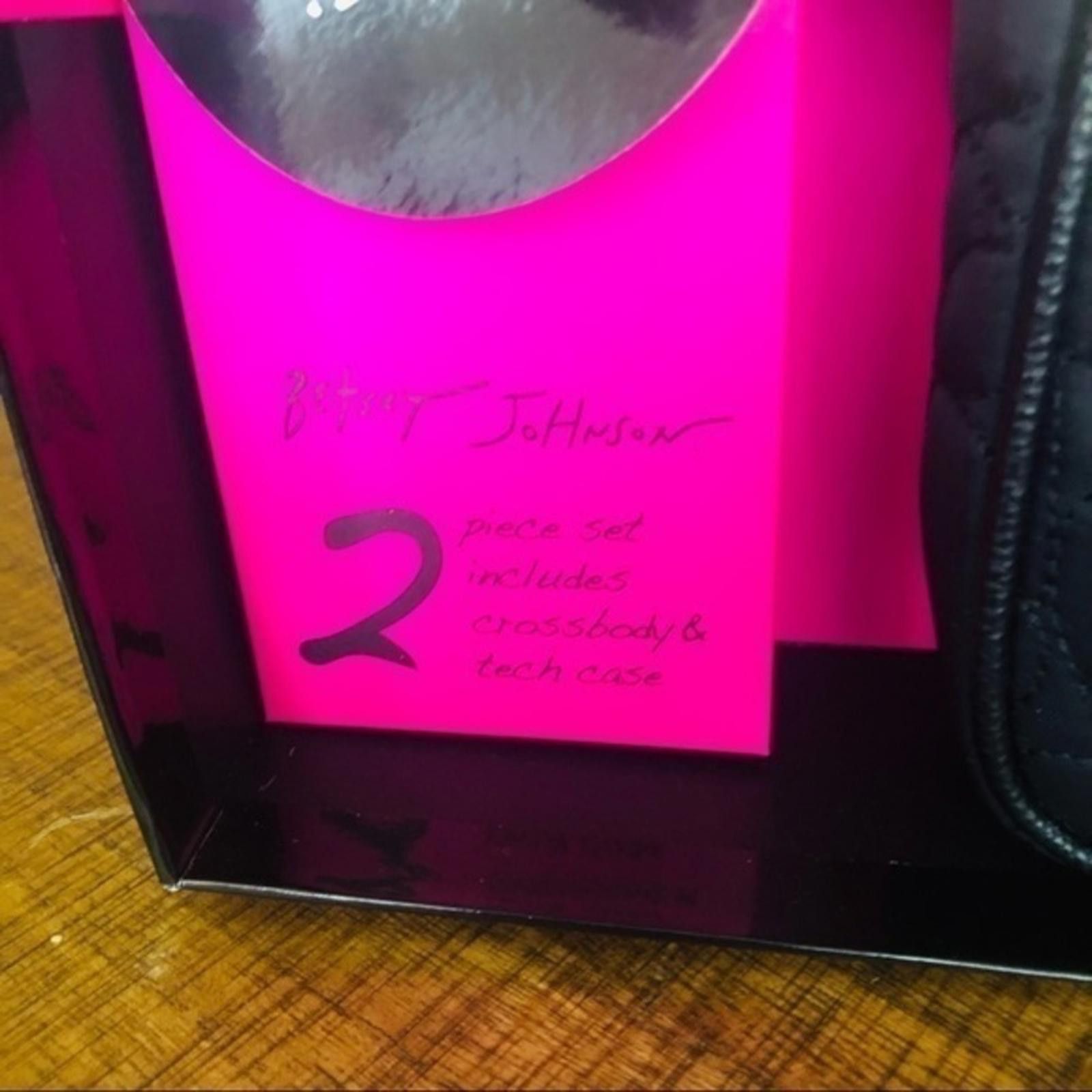 Designer Betsey Johnson Crossbody Bag With Air Pod Case NWT Size ONE SIZE - 4 Thumbnail
