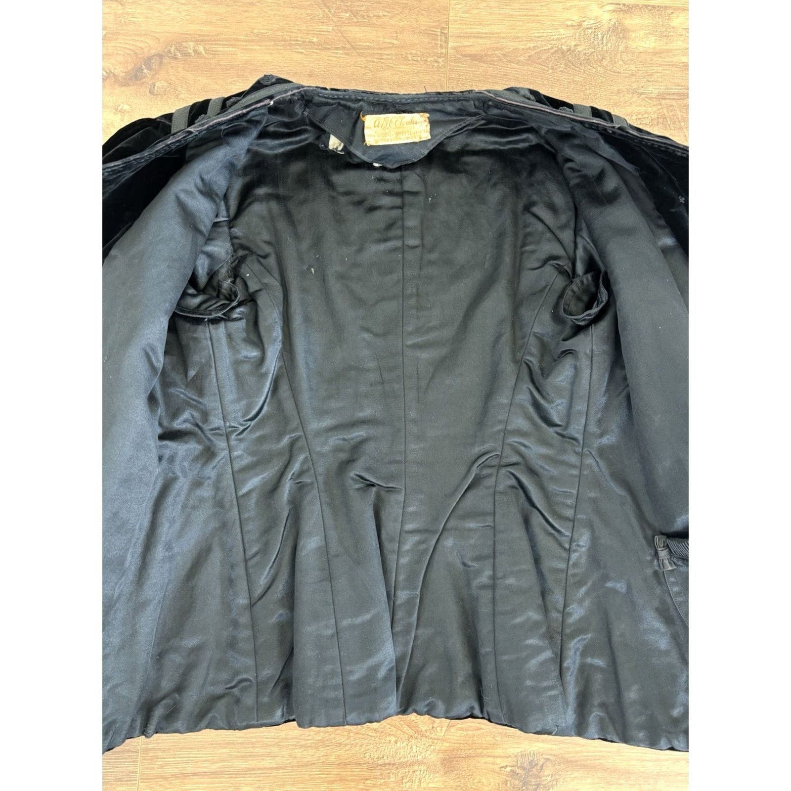 Vintage VINTAGE Alexander Black ABC Cloaks Tailored Velvet Velour Jacket 1883 Yellowstone Black Velvet Jacket Mens L 1880s 1890s USA MADE Size US L / EU 52-54 / 3 - 4 Thumbnail