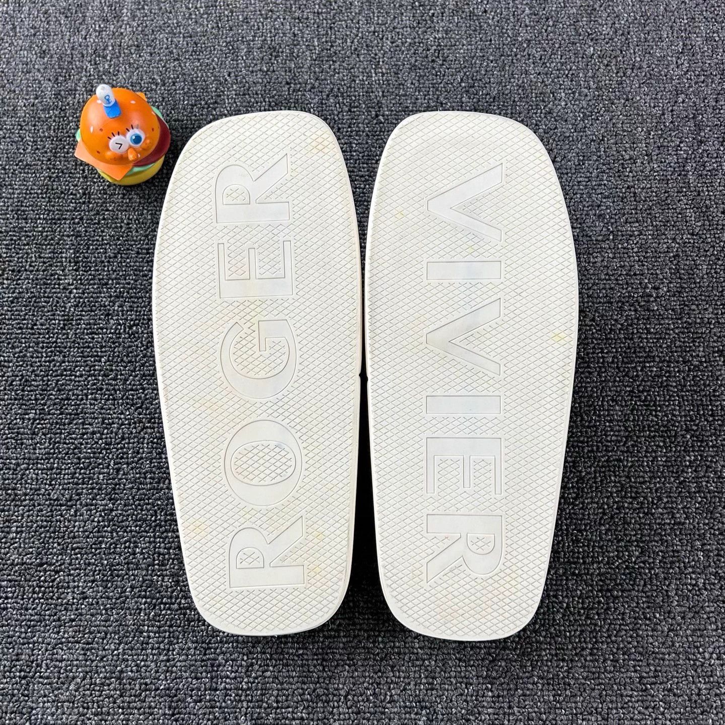 Roger Vivier Roger Vivier Patent Square Buckle White Slippers 37 Size US 7 / IT 37 - 6 Thumbnail