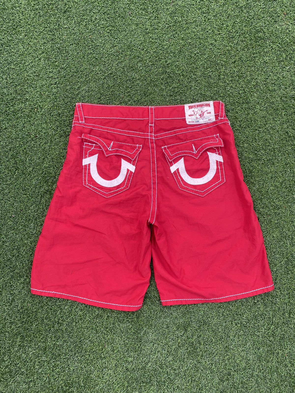 TRUE RELIGION BIG LOGO RED SHORT PANTS
