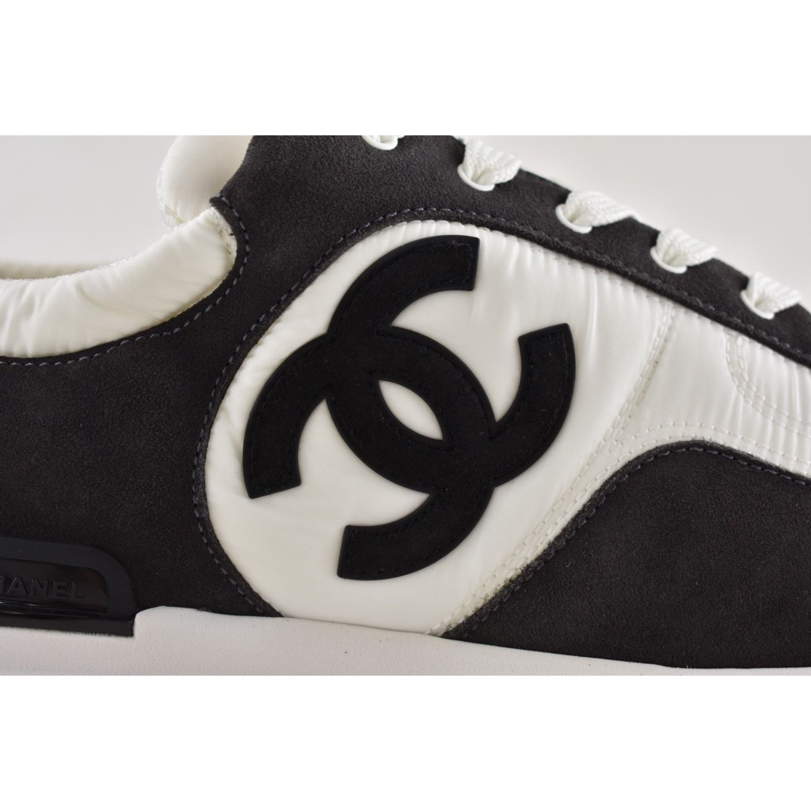 Chanel 21P Mens Grey Black White CC Logo Low Top Lace Up