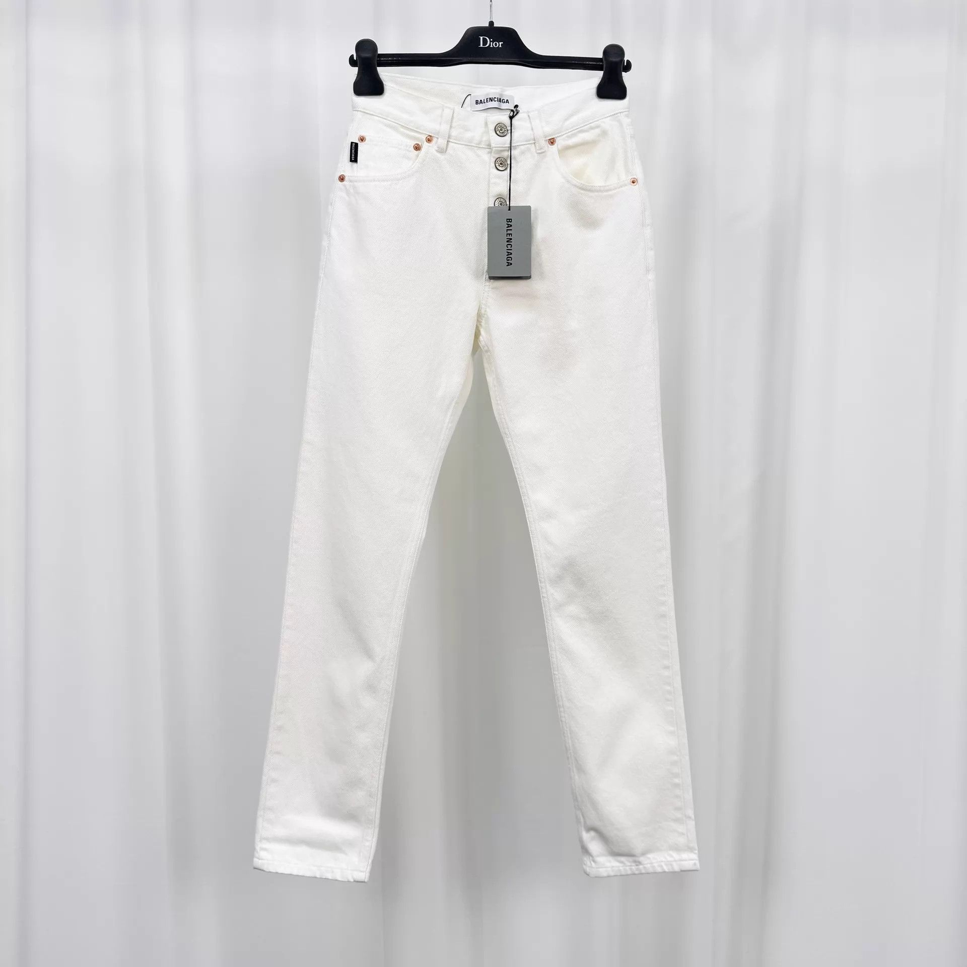 Balenciaga Balenciaga White Embroidered Small Logo Jeans W26 New Size 26" / US 2 / IT 38 - 1 Thumbnail
