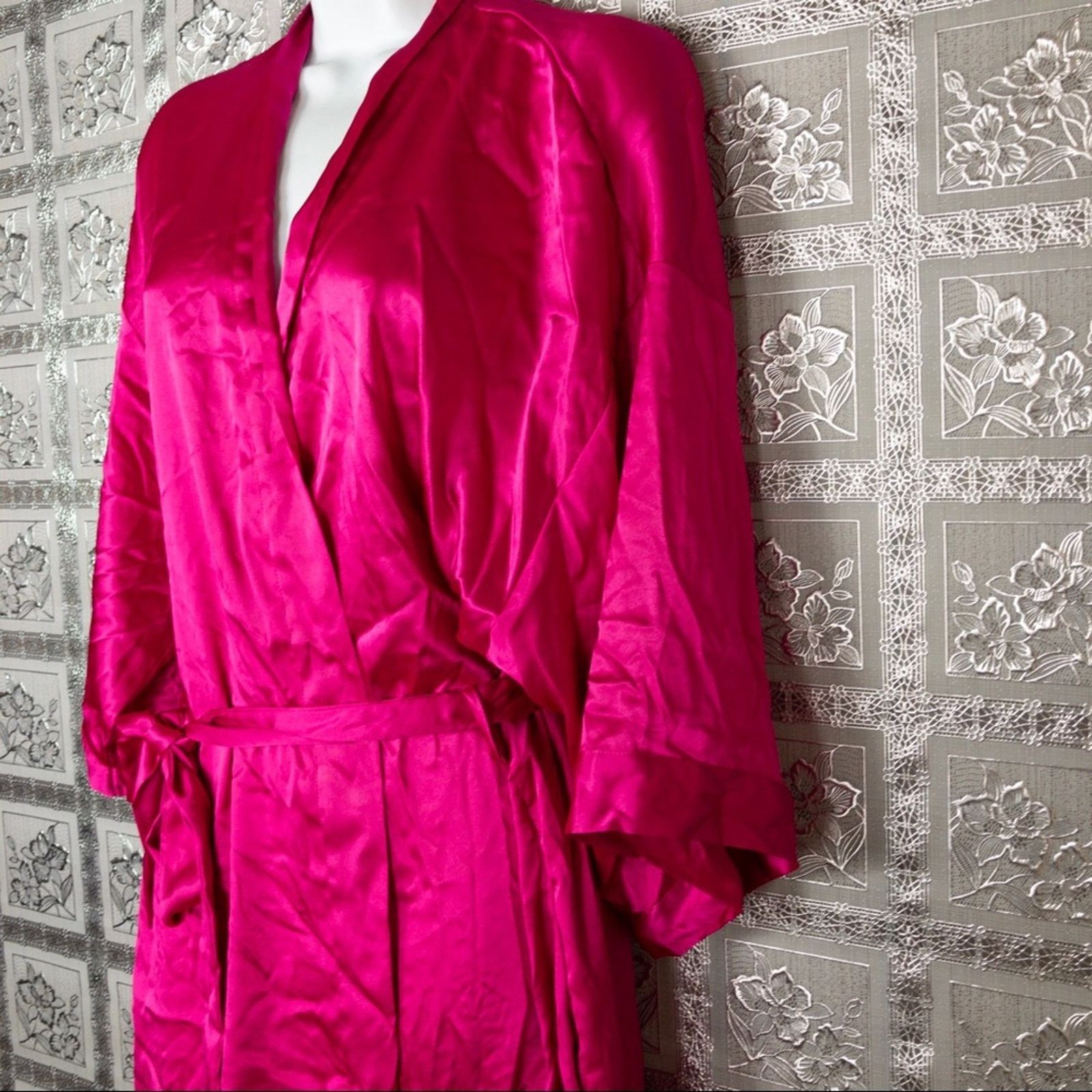 Victoria's Secret NWT Victoria's Secret Supermodel Backstage Wrap Size ONE SIZE - 3 Thumbnail