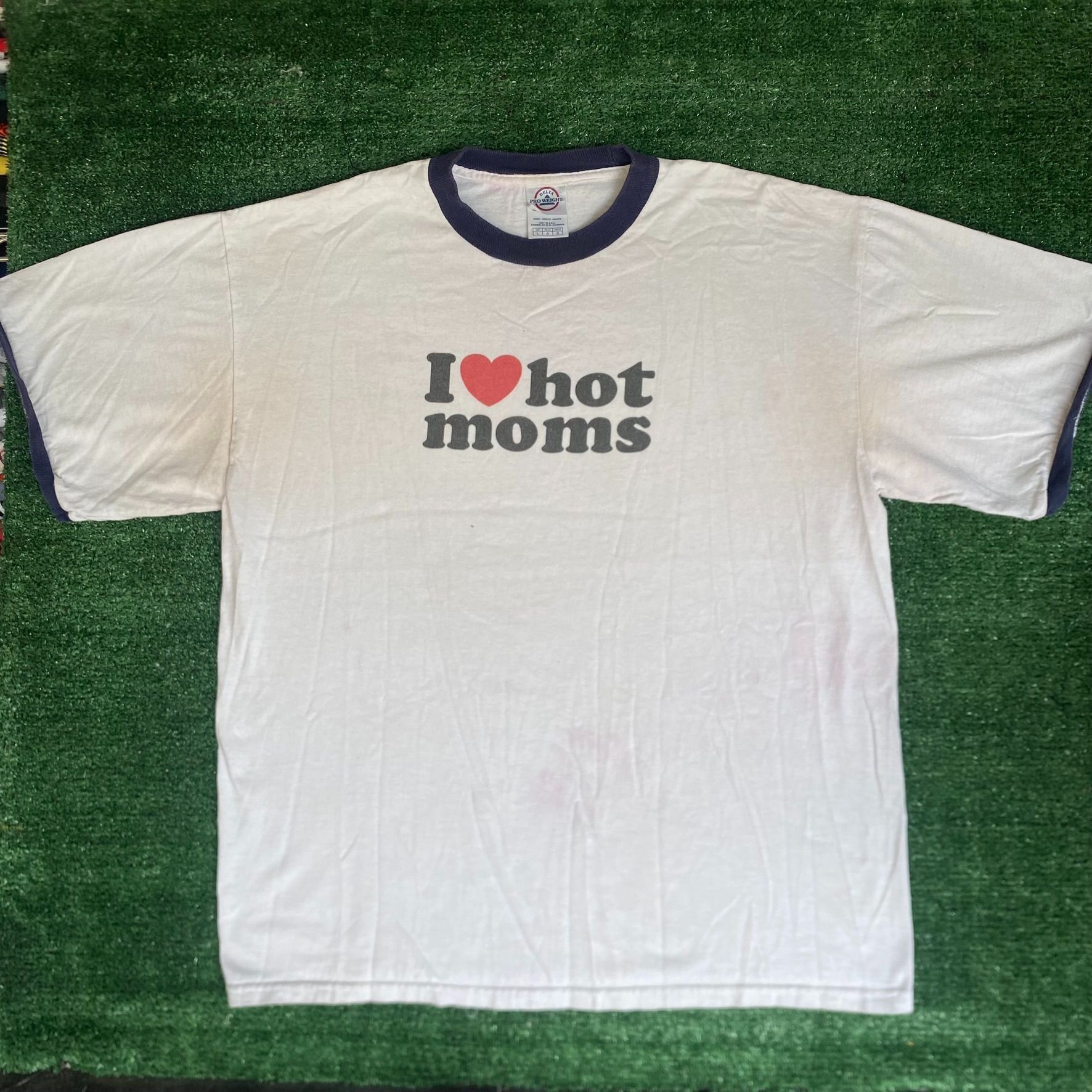 Vintage Y2K I Love Hot Moms Shirt Funny Humor Ironic Tee
