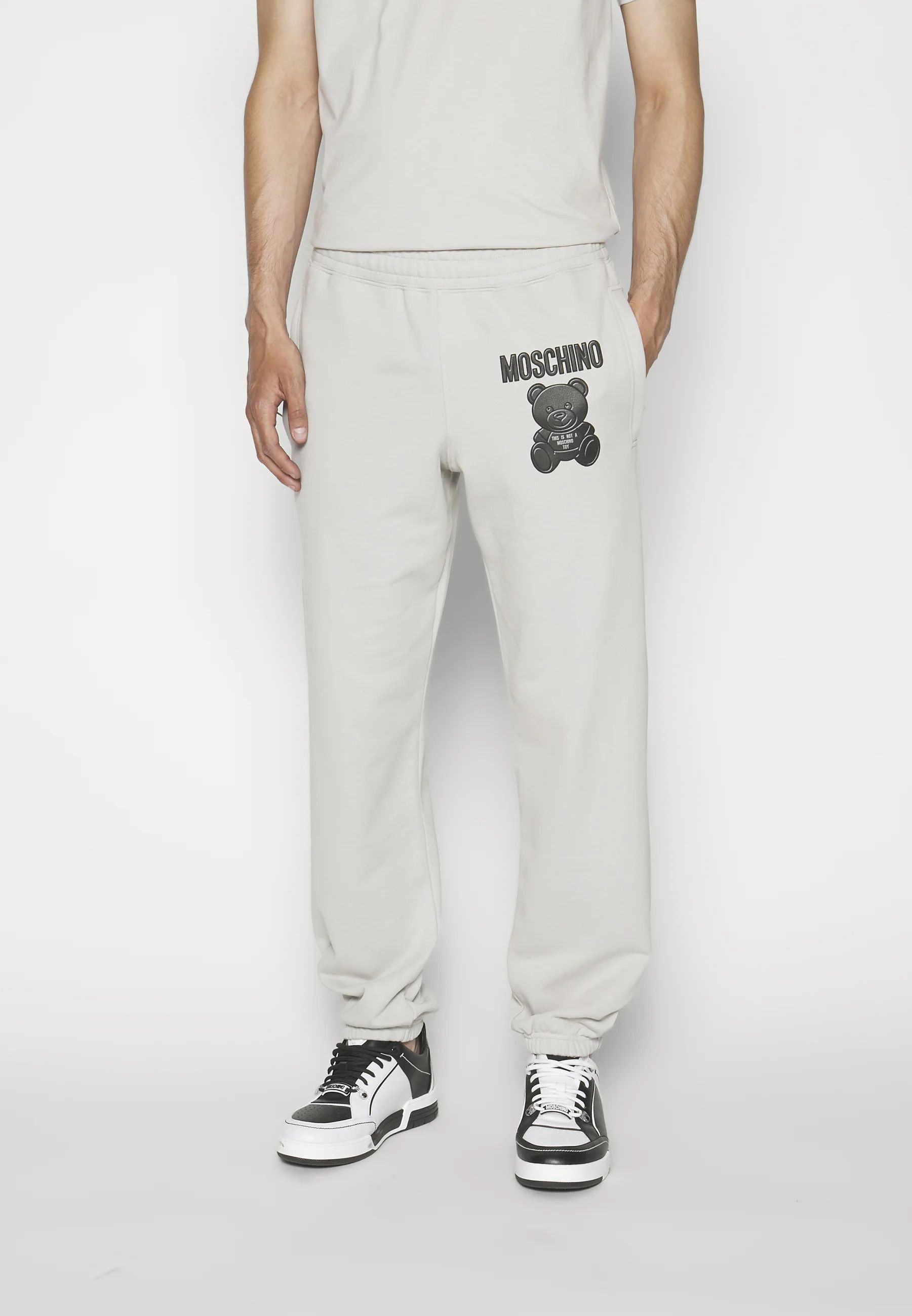 Moschino o1y0225 Logo Jogger & Sweatpant in Light Grey Size US 36 / EU 52 - 3 Thumbnail