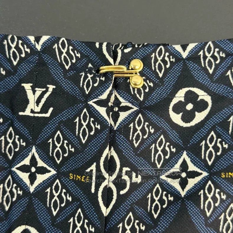 Louis Vuitton Louis Vuitton Blue full logo mulberry silk shorts Size US 36 / EU 52 - 7 Thumbnail