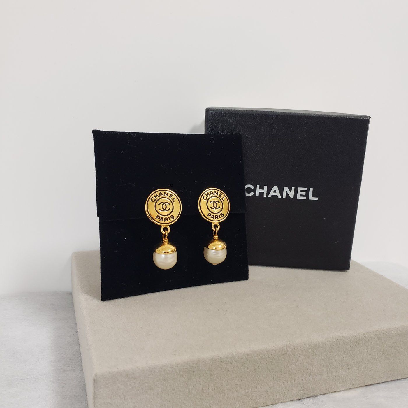 Chanel Chanel Paris CC Faux Pearl Dangle Clip On Size ONE SIZE - 5 Thumbnail