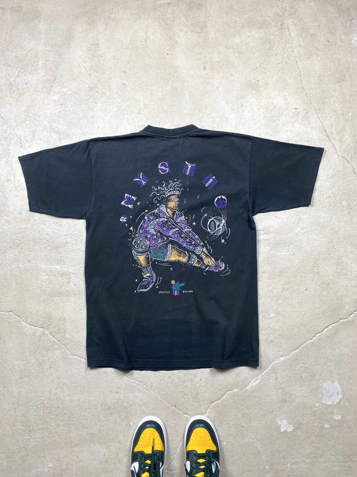 Japanese Brand Rare Vintage 1990’s Mystic Art T Shirt Japanese Size US L / EU 52-54 / 3 - 1 Thumbnail
