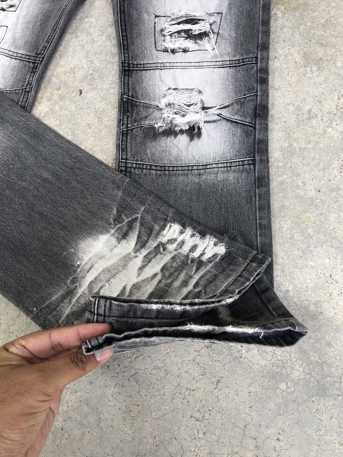 Who Decides War Japanese LOWBOX Flared Jeans Distressed Jeans Size US 30 / EU 46 - 13 Thumbnail