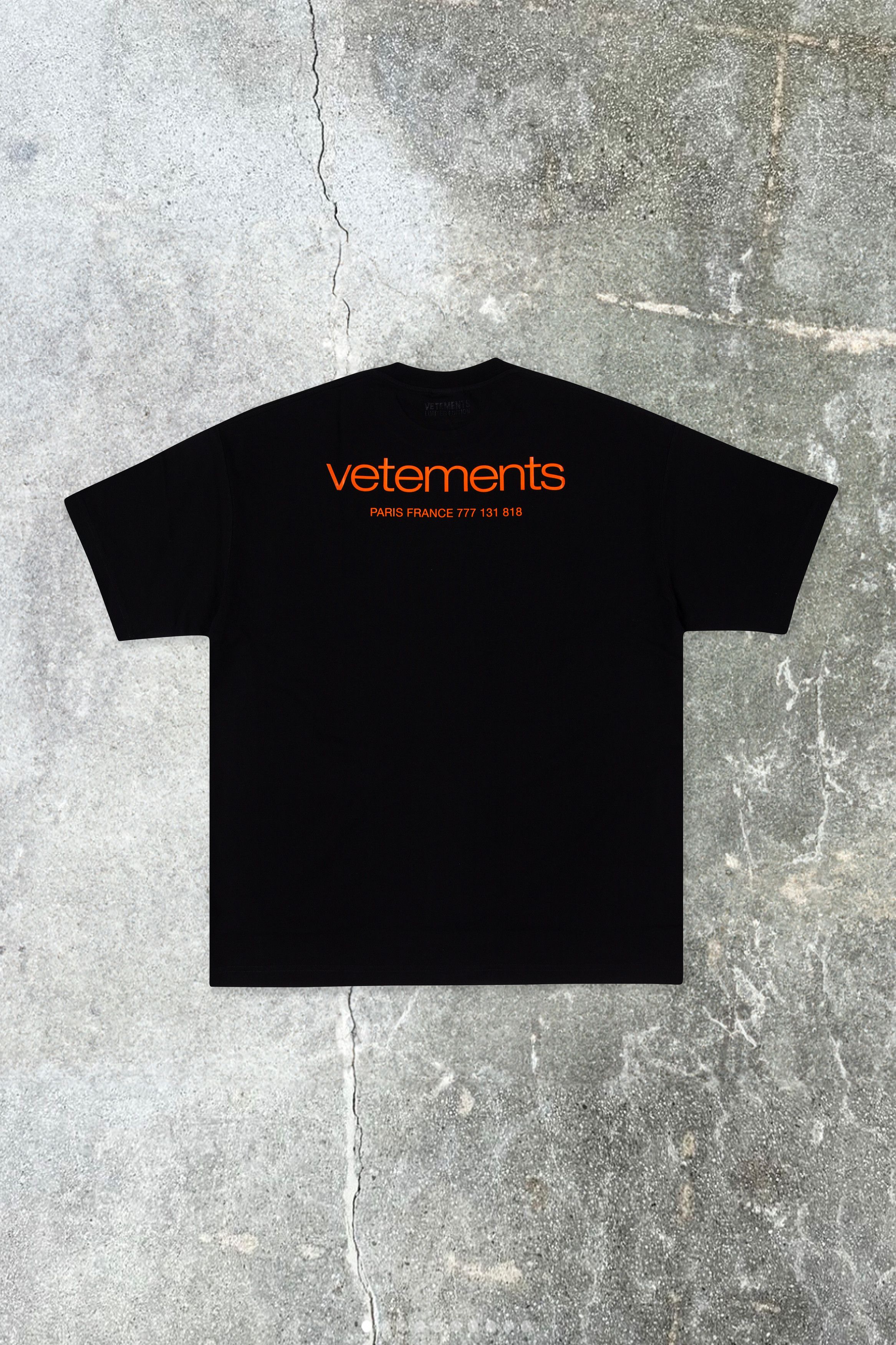 Vetements BLACK URBAN LOGO REGULAR FIT T-SHIRT Size US XL / EU 56 / 4 - 2 Thumbnail