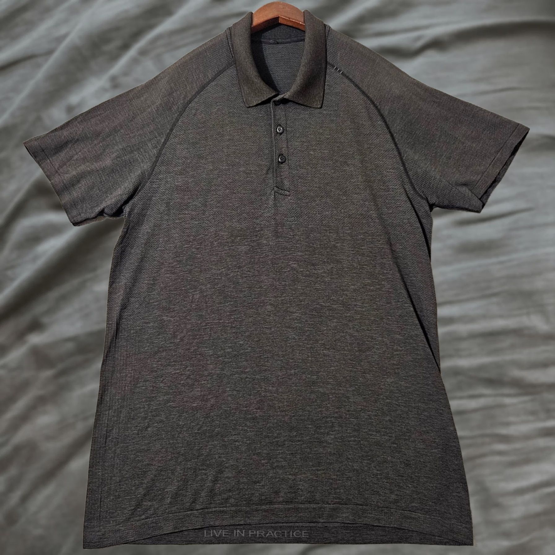 Lululemon Lululemon Black Short Sleeve Solid Metal Tech Polo Shirt Mens L Size US L / EU 52-54 / 3 - 1 Thumbnail